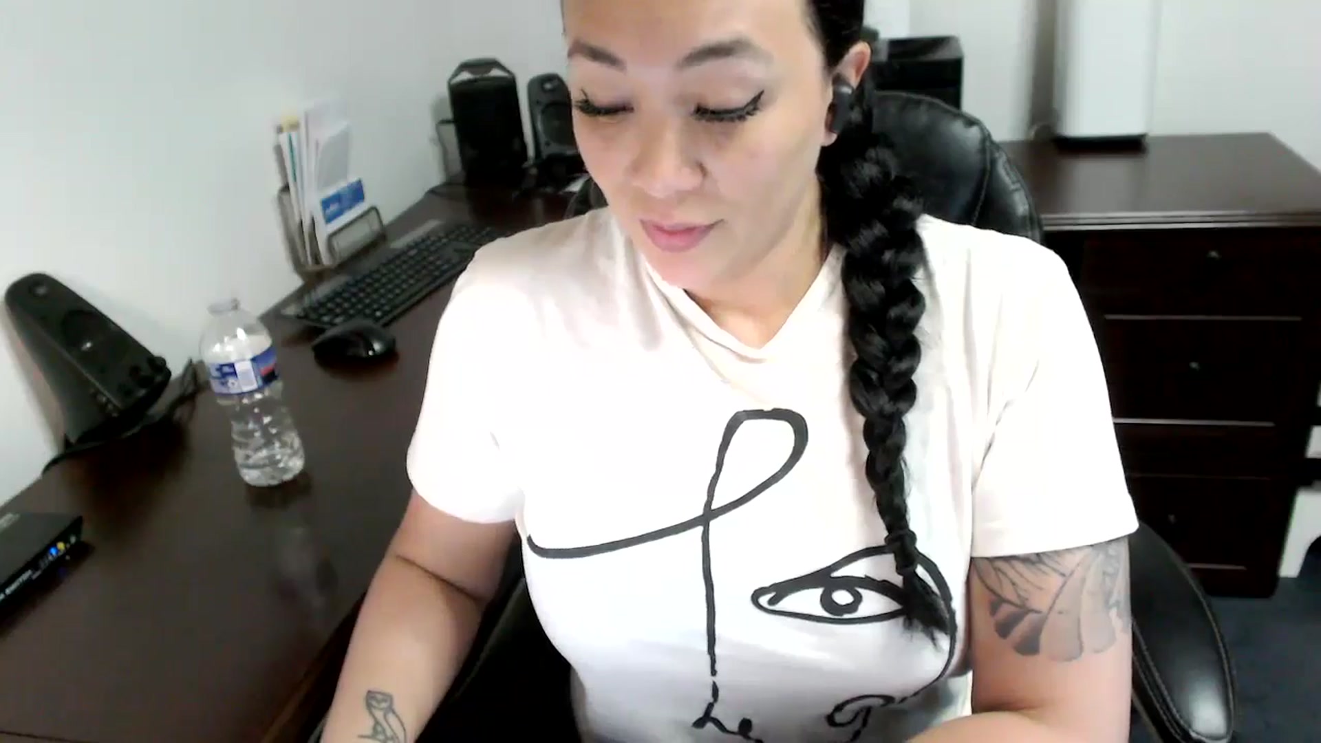 Gallery image thumbnail from MickaylaMoon's myfreecams stream on, 05/10/2024, 17:19 image 17 of 20
