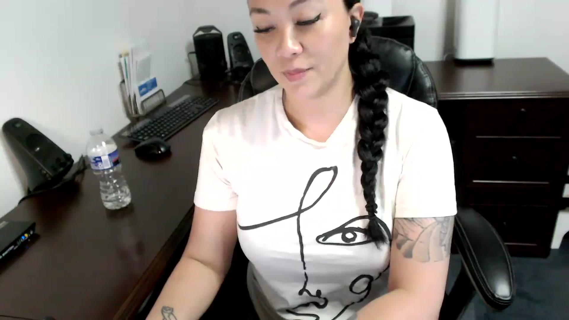 Gallery image thumbnail from MickaylaMoon's myfreecams stream on, 05/10/2024, 17:19 image 20 of 20
