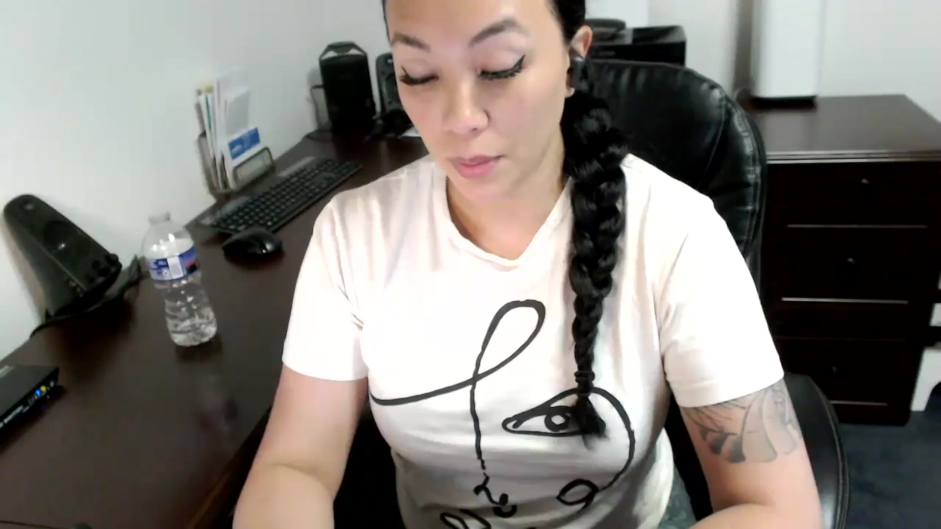 Gallery image thumbnail from MickaylaMoon's myfreecams stream on, 05/10/2024, 17:19 image 19 of 20