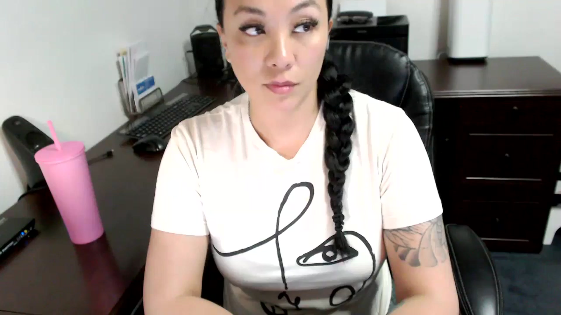Gallery image thumbnail from MickaylaMoon's myfreecams stream on, 05/10/2024, 17:19 image 2 of 20