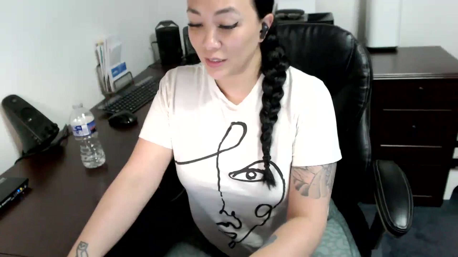 Gallery image thumbnail from MickaylaMoon's myfreecams stream on, 05/10/2024, 17:19 image 12 of 20