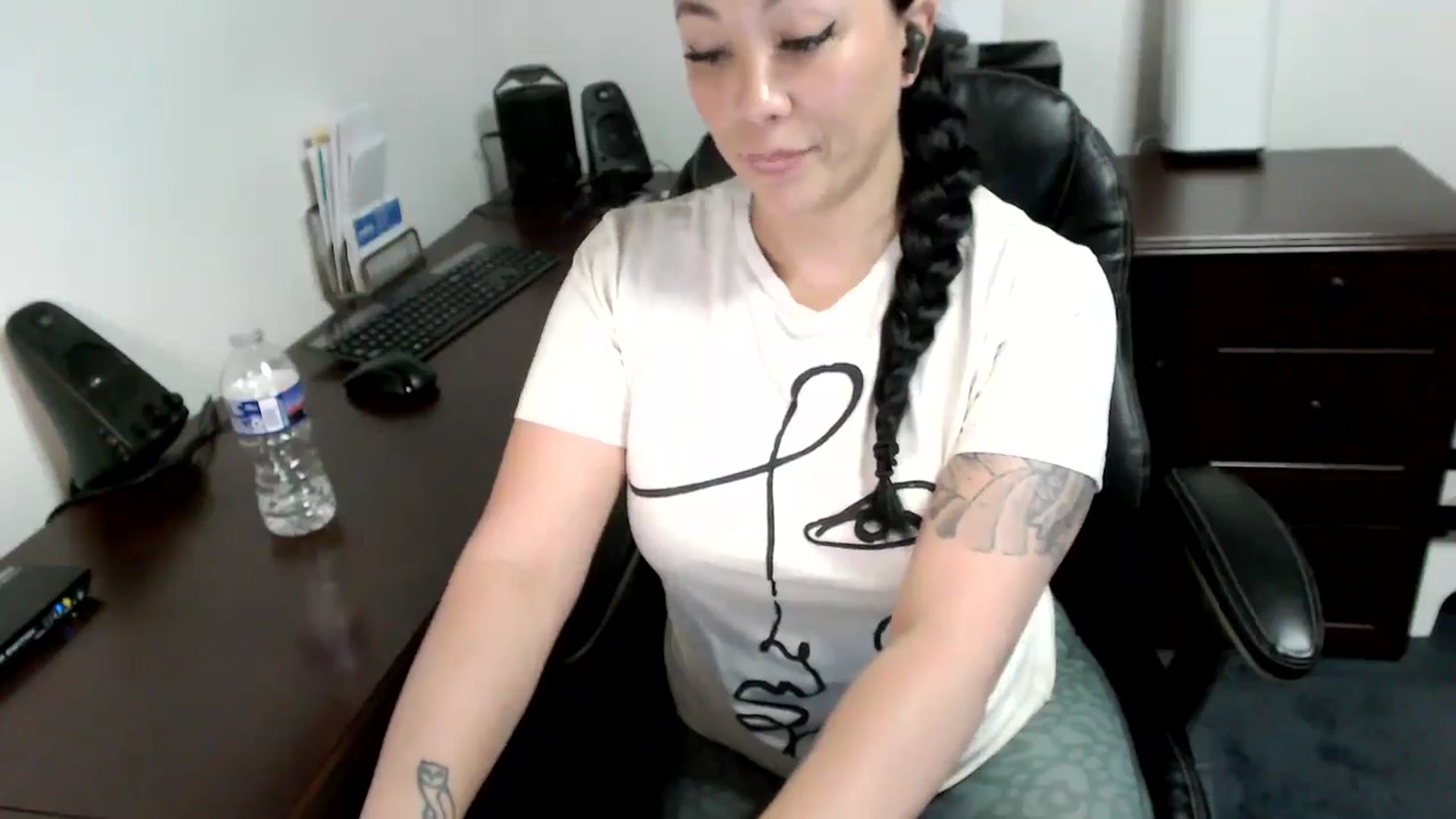 Gallery image thumbnail from MickaylaMoon's myfreecams stream on, 05/10/2024, 17:19 image 7 of 20