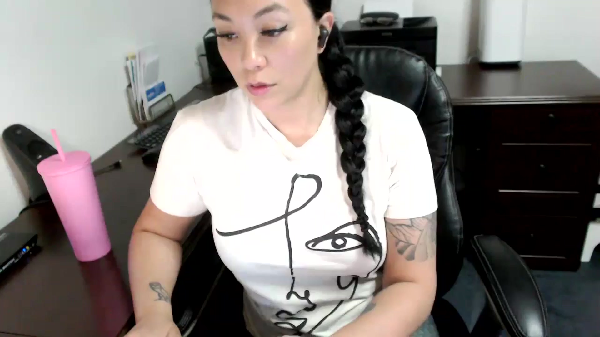 Gallery image thumbnail from MickaylaMoon's myfreecams stream on, 05/10/2024, 17:19 image 1 of 20