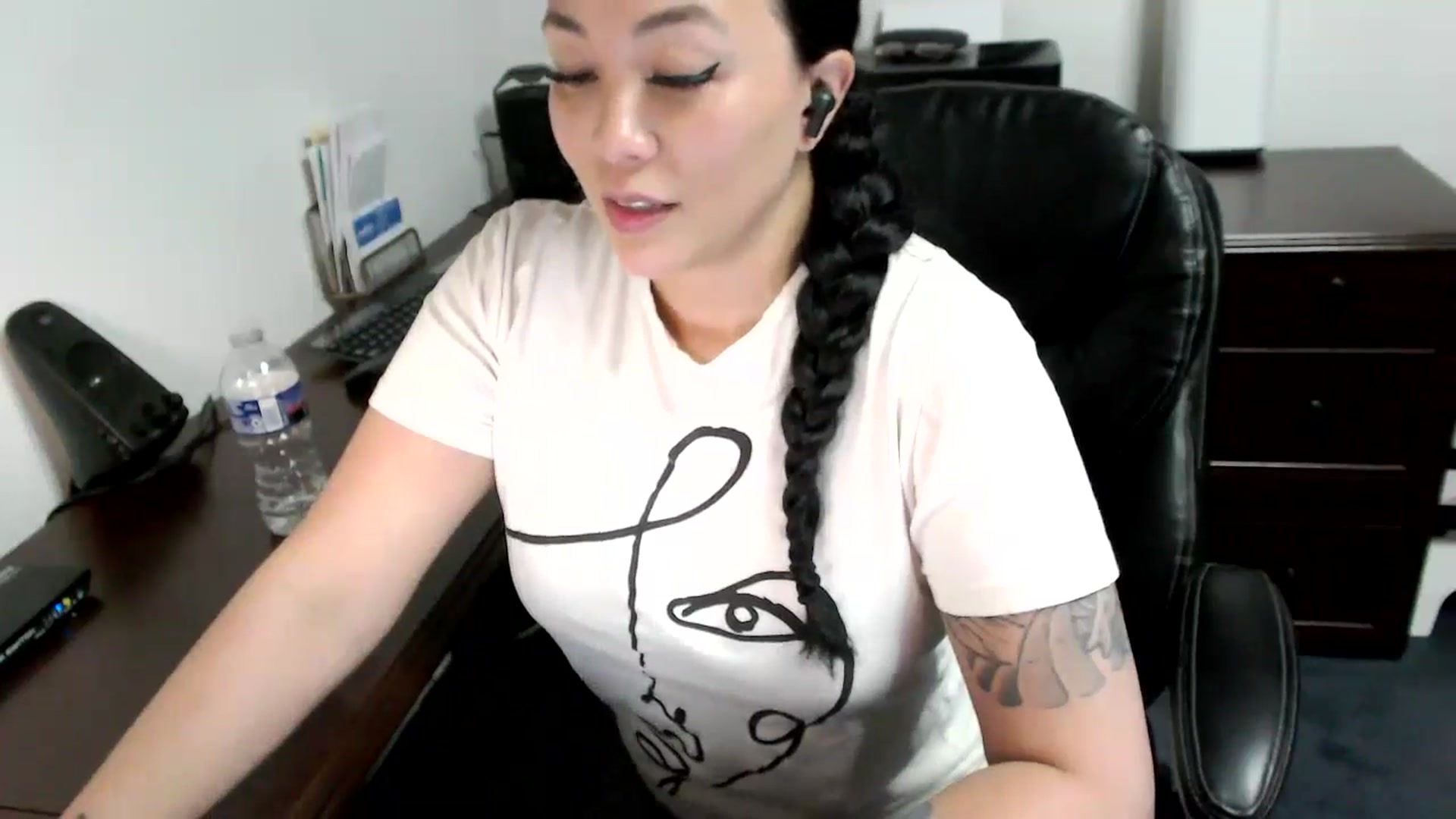 Gallery image thumbnail from MickaylaMoon's myfreecams stream on, 05/10/2024, 17:19 image 9 of 20