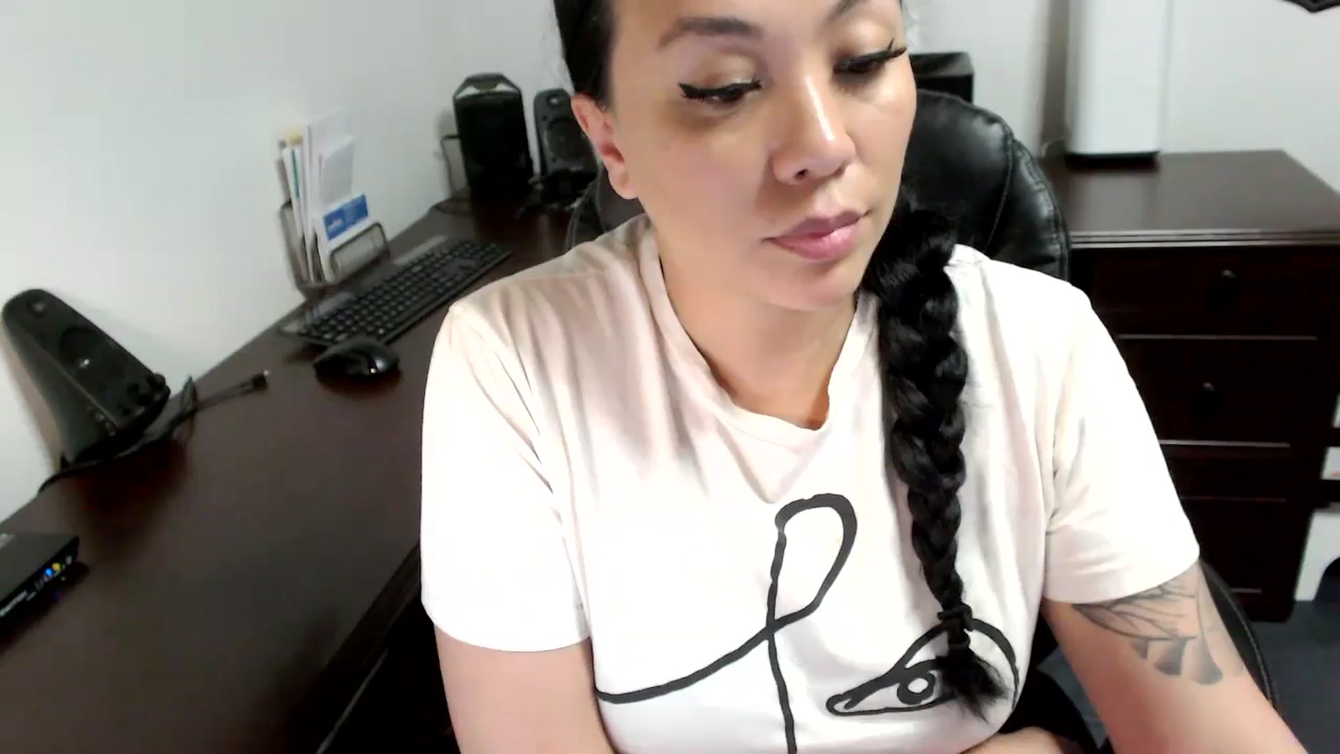 Gallery image thumbnail from MickaylaMoon's myfreecams stream on, 05/10/2024, 18:52 image 19 of 20