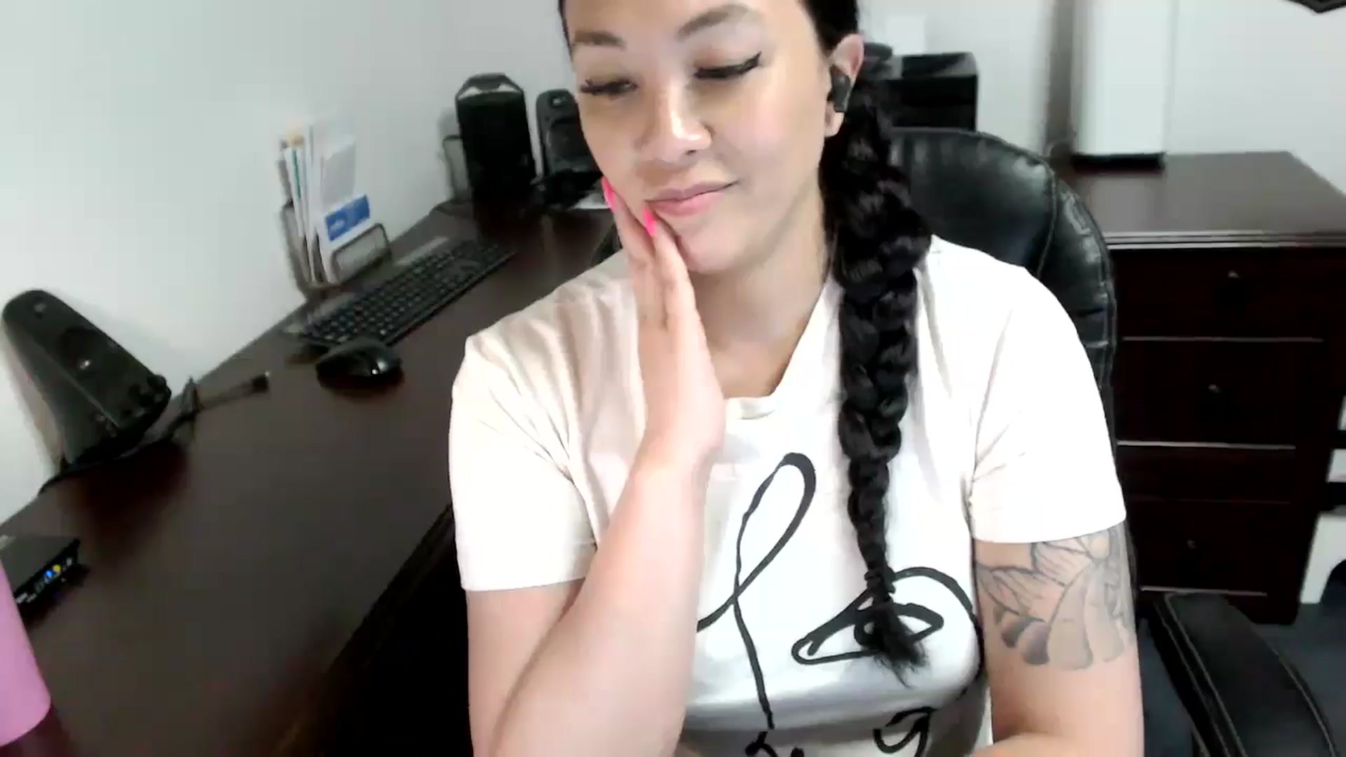 Gallery image thumbnail from MickaylaMoon's myfreecams stream on, 05/10/2024, 18:52 image 12 of 20