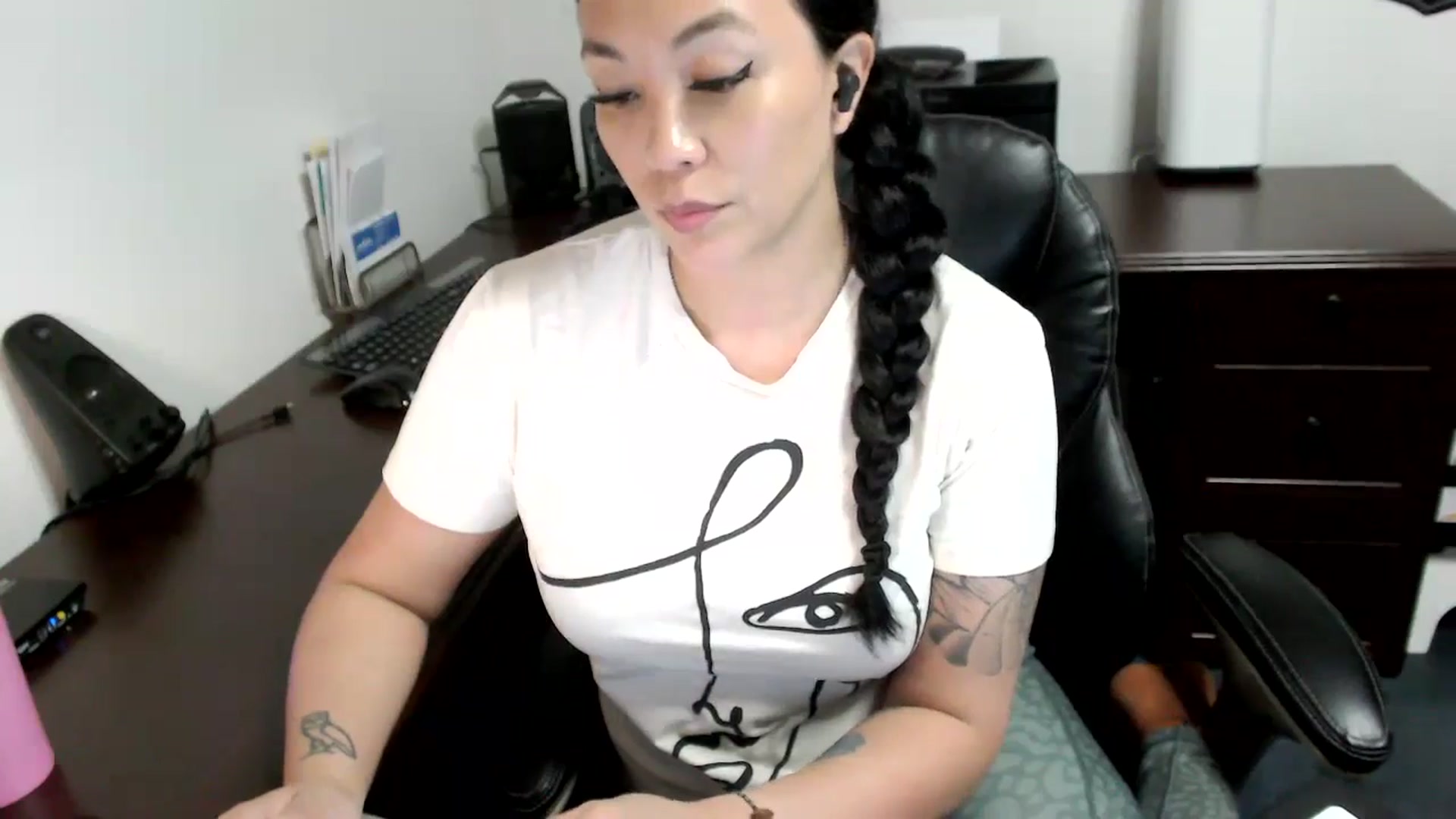 Gallery image thumbnail from MickaylaMoon's myfreecams stream on, 05/10/2024, 18:52 image 10 of 20