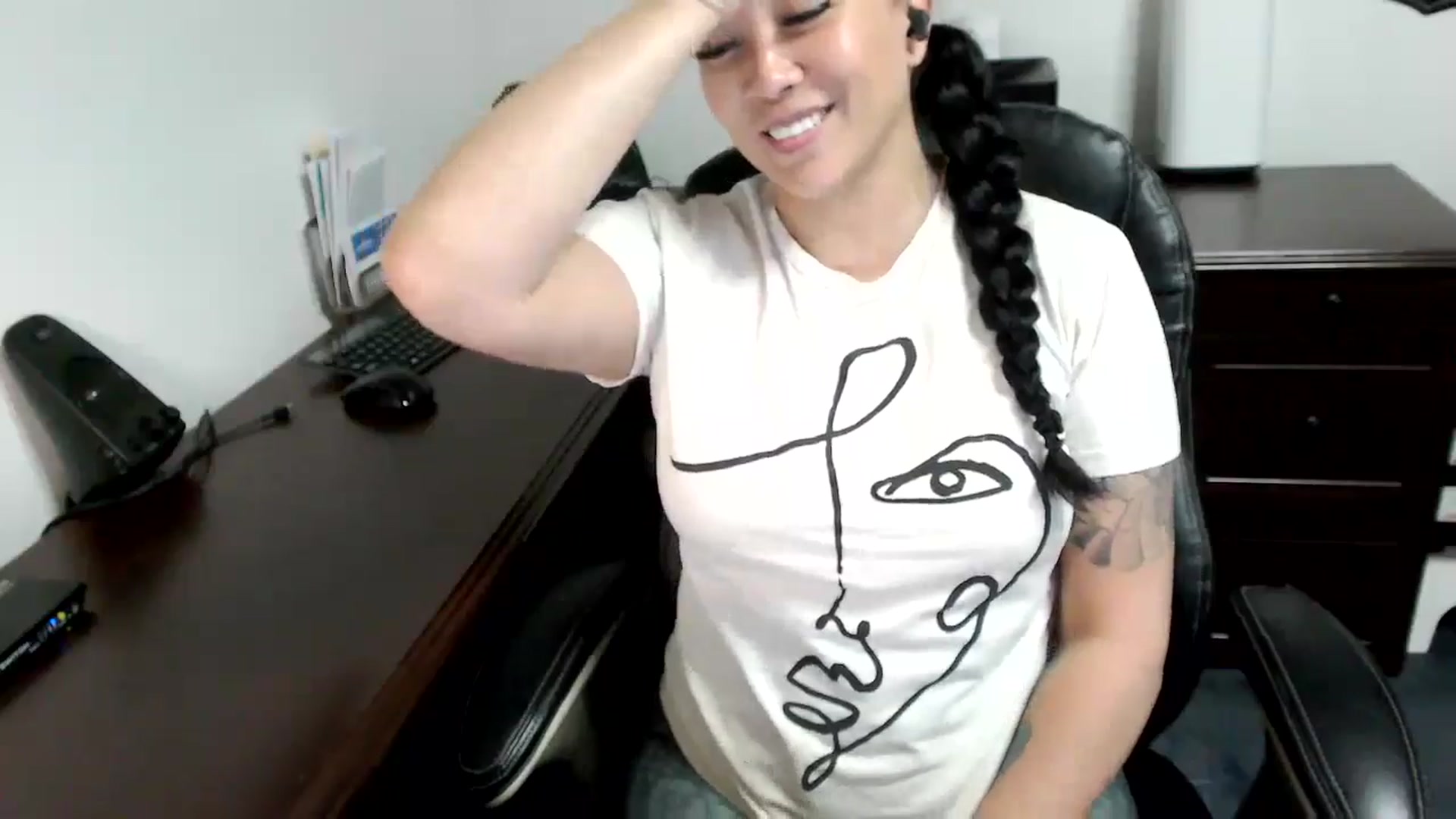 Gallery image thumbnail from MickaylaMoon's myfreecams stream on, 05/10/2024, 19:09 image 6 of 20