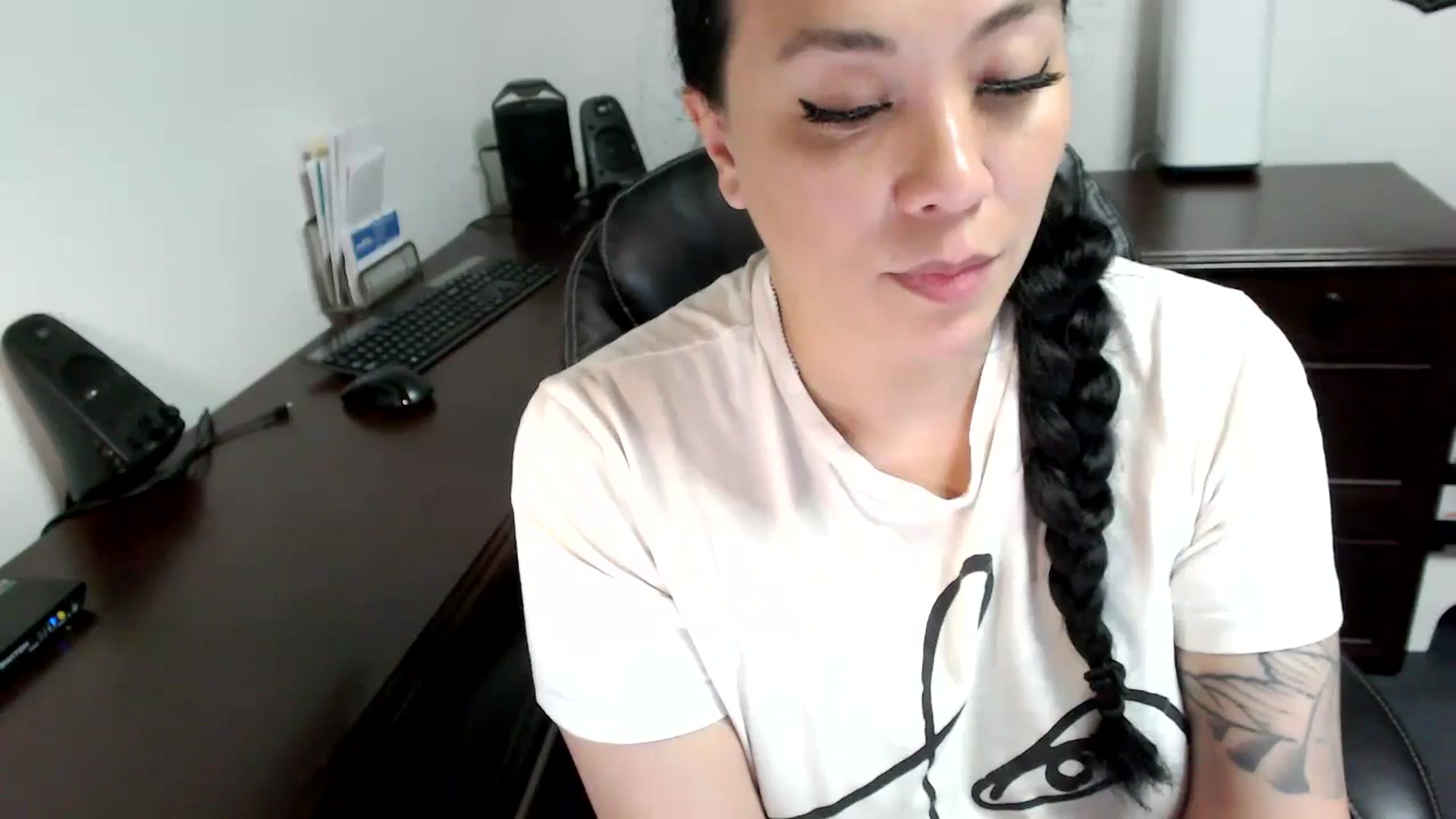 Gallery image thumbnail from MickaylaMoon's myfreecams stream on, 05/10/2024, 19:09 image 9 of 20