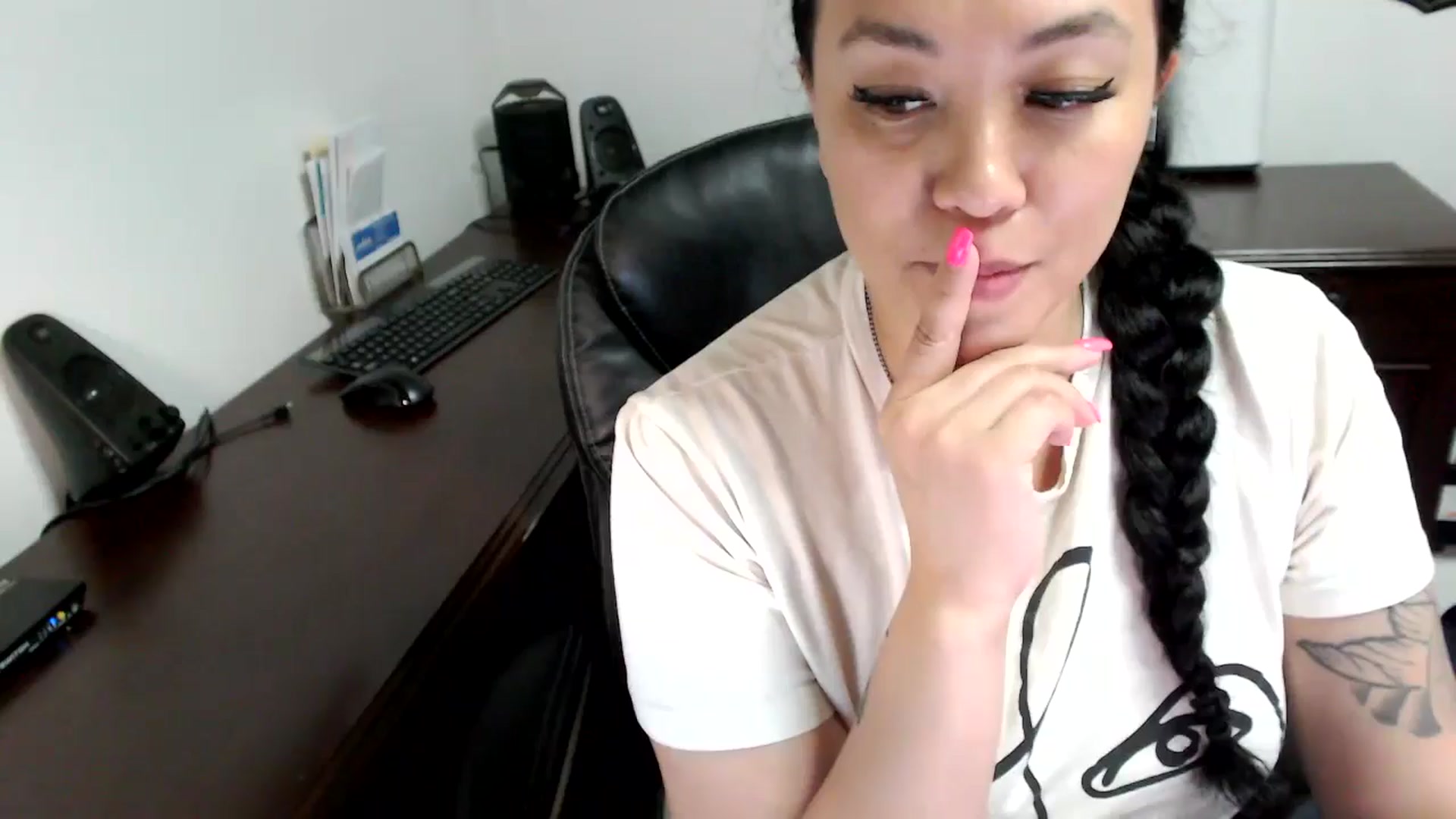 Gallery image thumbnail from MickaylaMoon's myfreecams stream on, 05/10/2024, 19:09 image 11 of 20