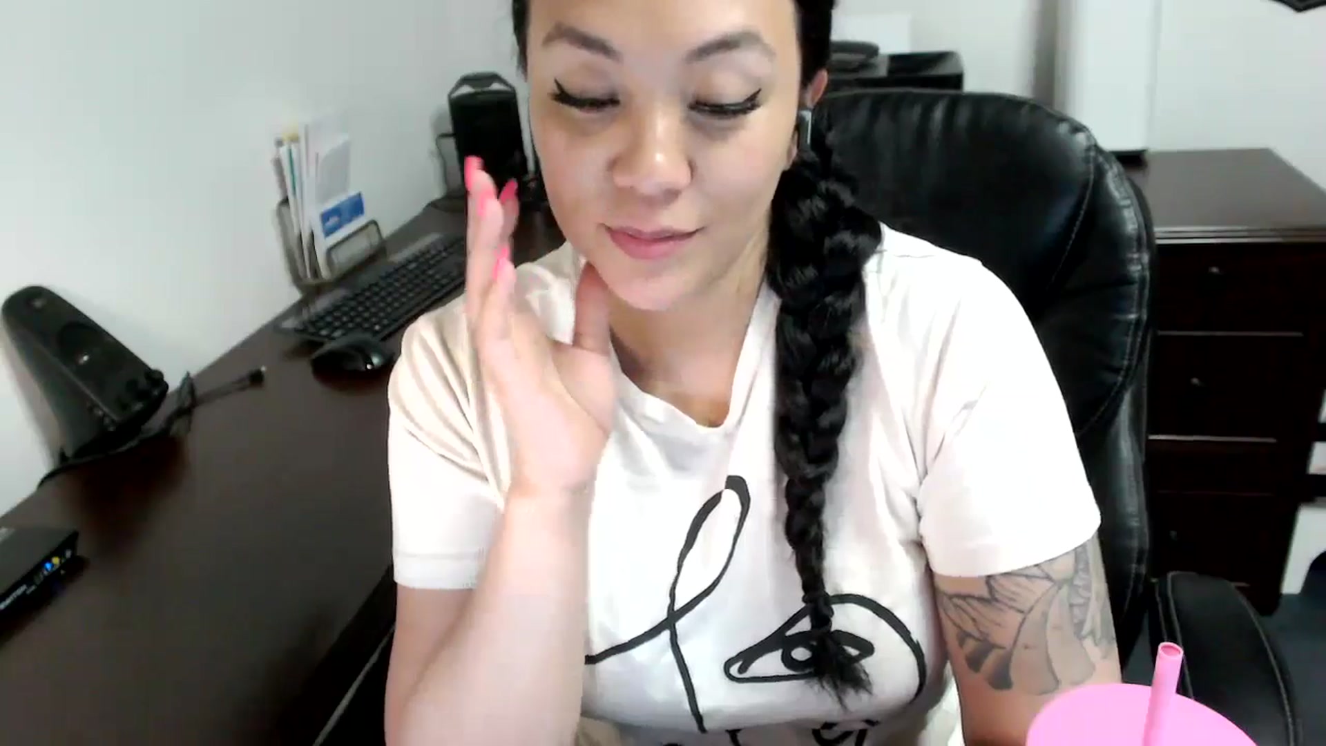 Gallery image thumbnail from MickaylaMoon's myfreecams stream on, 05/10/2024, 19:09 image 2 of 20