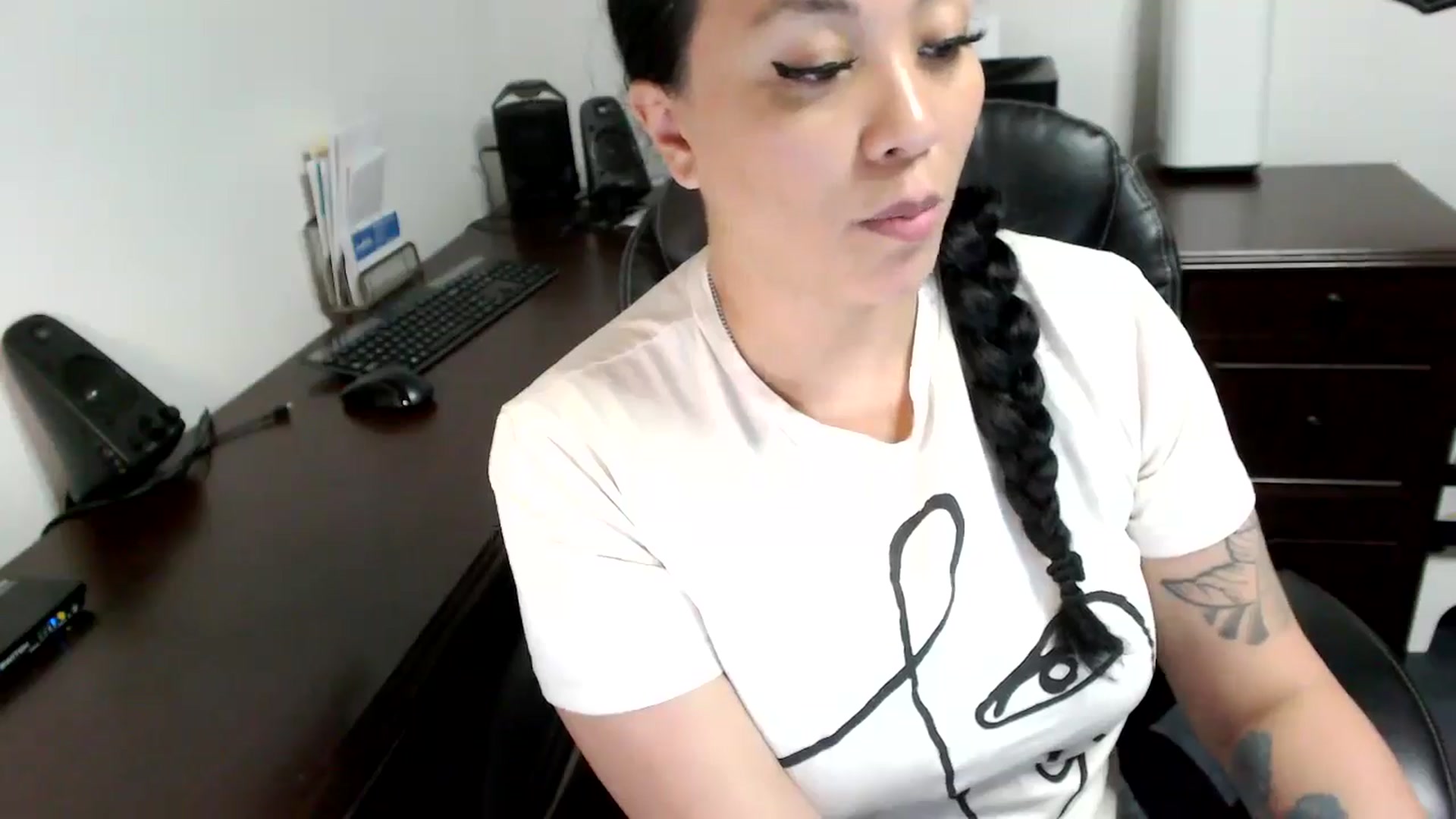 Gallery image thumbnail from MickaylaMoon's myfreecams stream on, 05/10/2024, 19:09 image 3 of 20