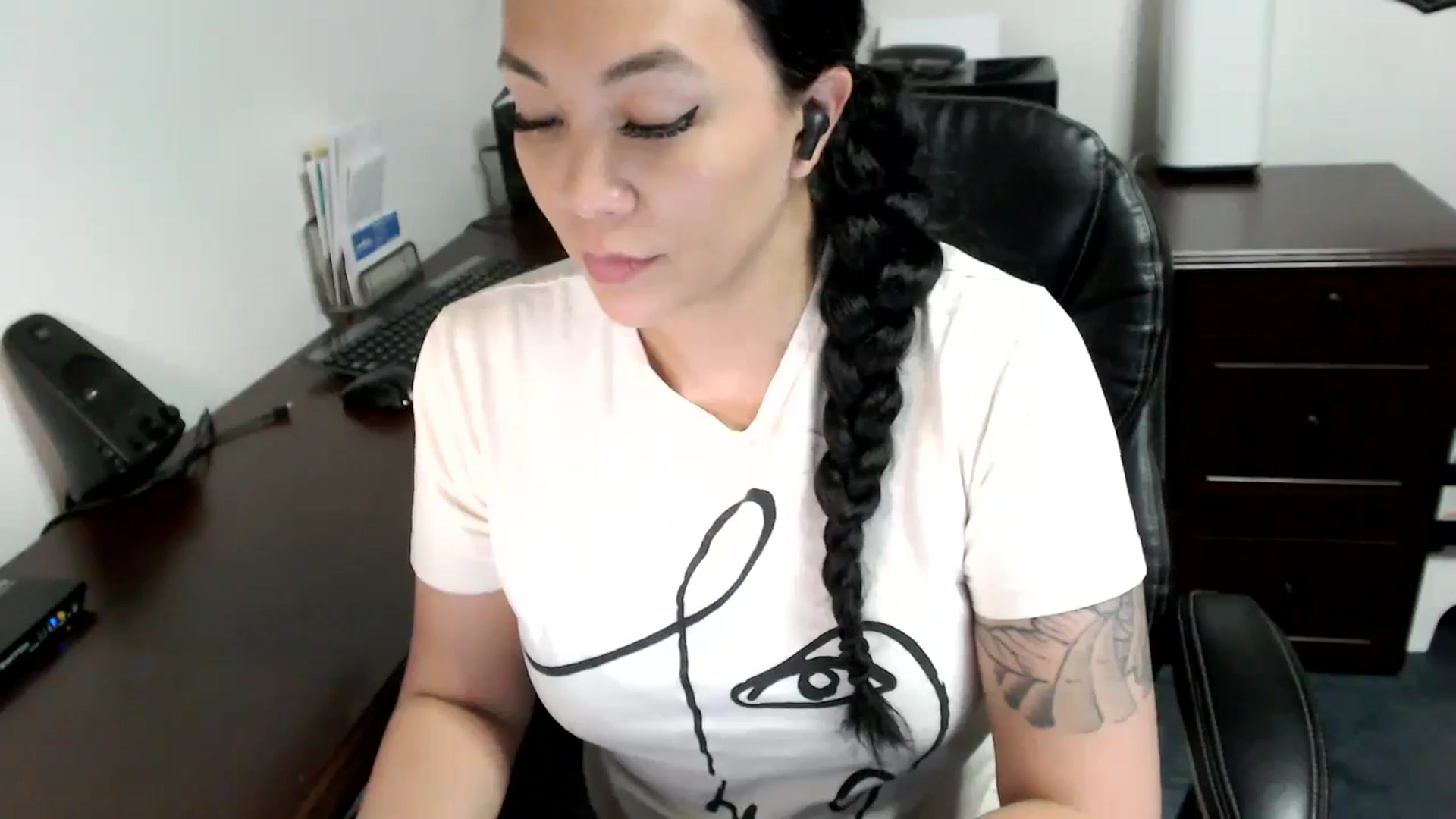 Gallery image thumbnail from MickaylaMoon's myfreecams stream on, 05/10/2024, 19:09 image 15 of 20