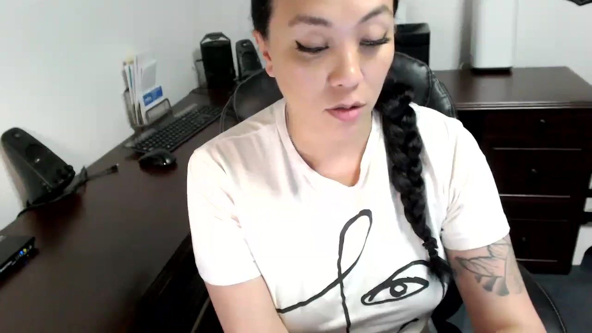 Gallery image thumbnail from MickaylaMoon's myfreecams stream on, 05/10/2024, 19:09 image 7 of 20