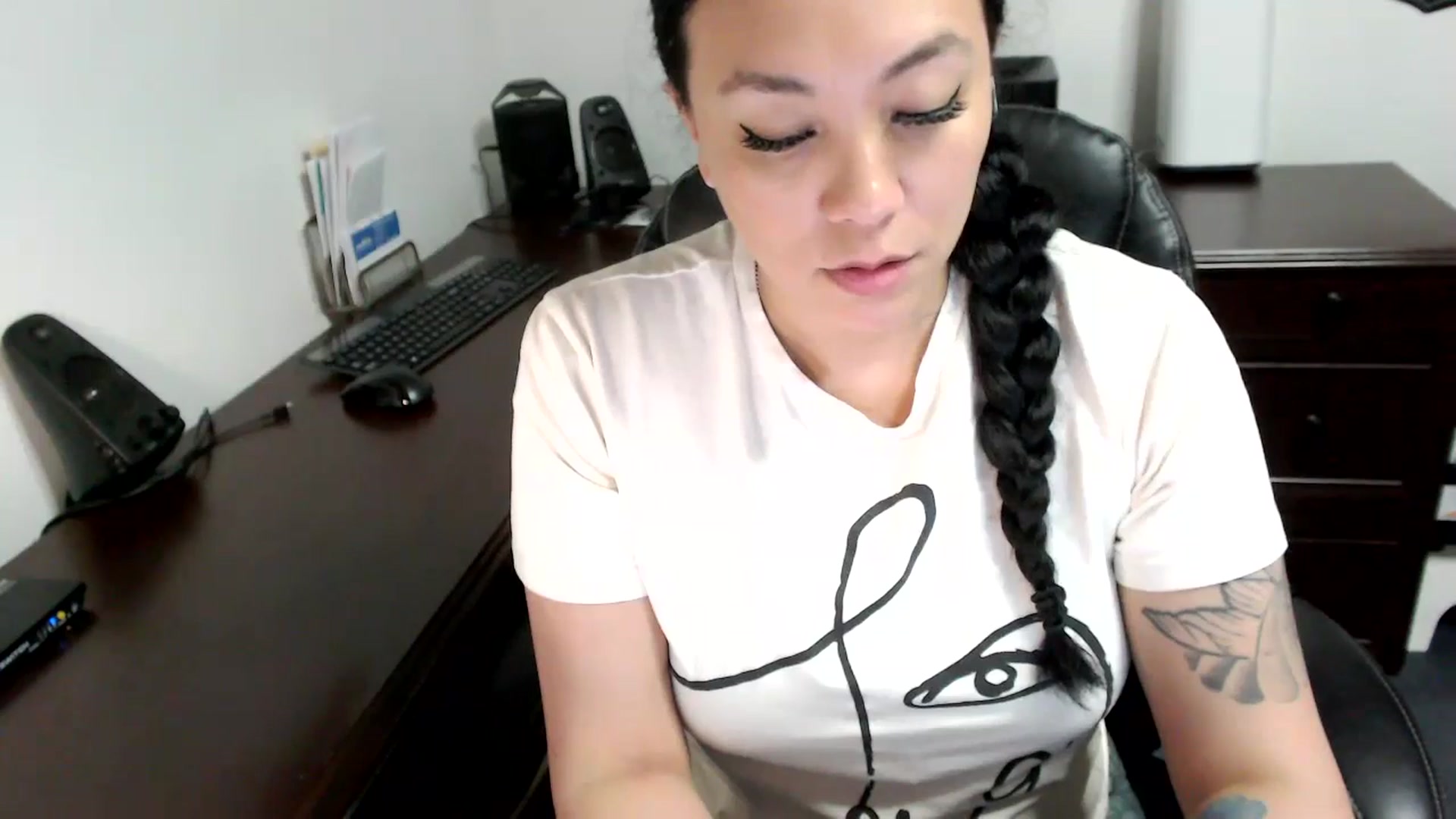 Gallery image thumbnail from MickaylaMoon's myfreecams stream on, 05/10/2024, 19:09 image 8 of 20