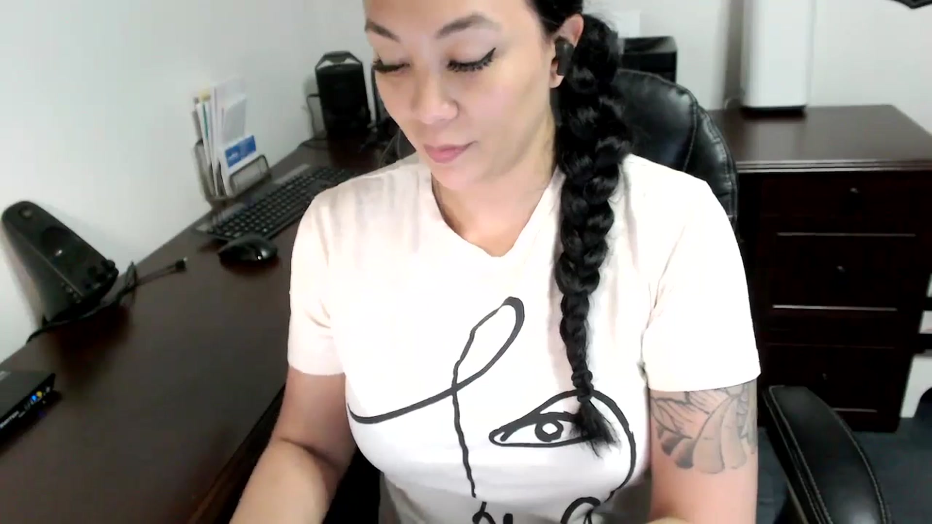 Gallery image thumbnail from MickaylaMoon's myfreecams stream on, 05/10/2024, 19:09 image 10 of 20