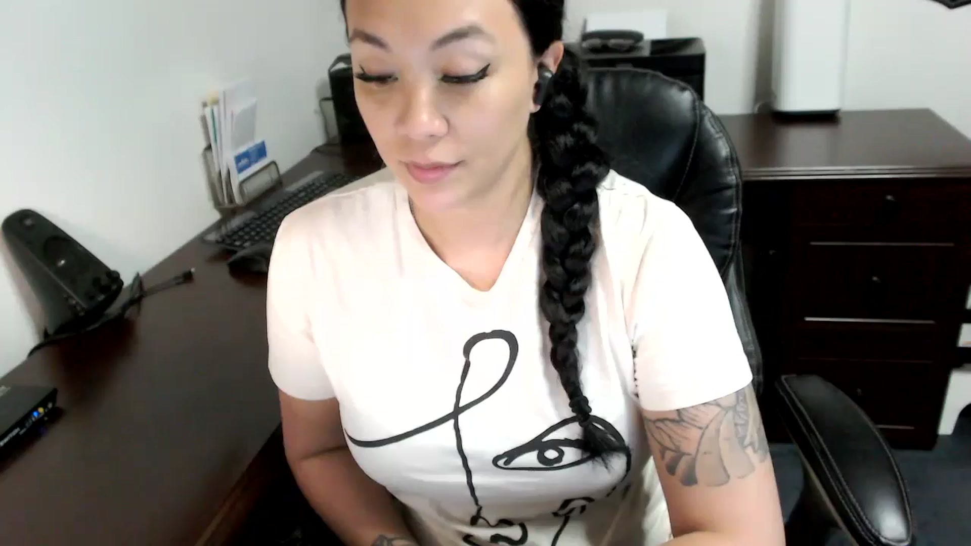 Gallery image thumbnail from MickaylaMoon's myfreecams stream on, 05/10/2024, 19:35 image 1 of 20