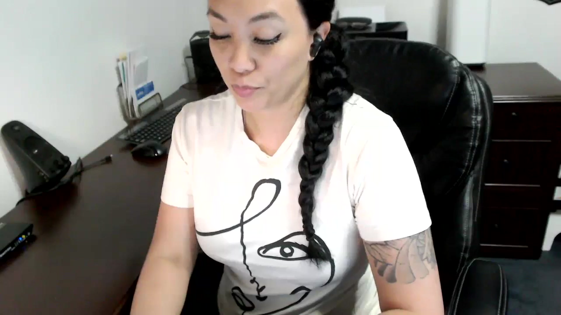 Gallery image thumbnail from MickaylaMoon's myfreecams stream on, 05/10/2024, 19:35 image 2 of 20
