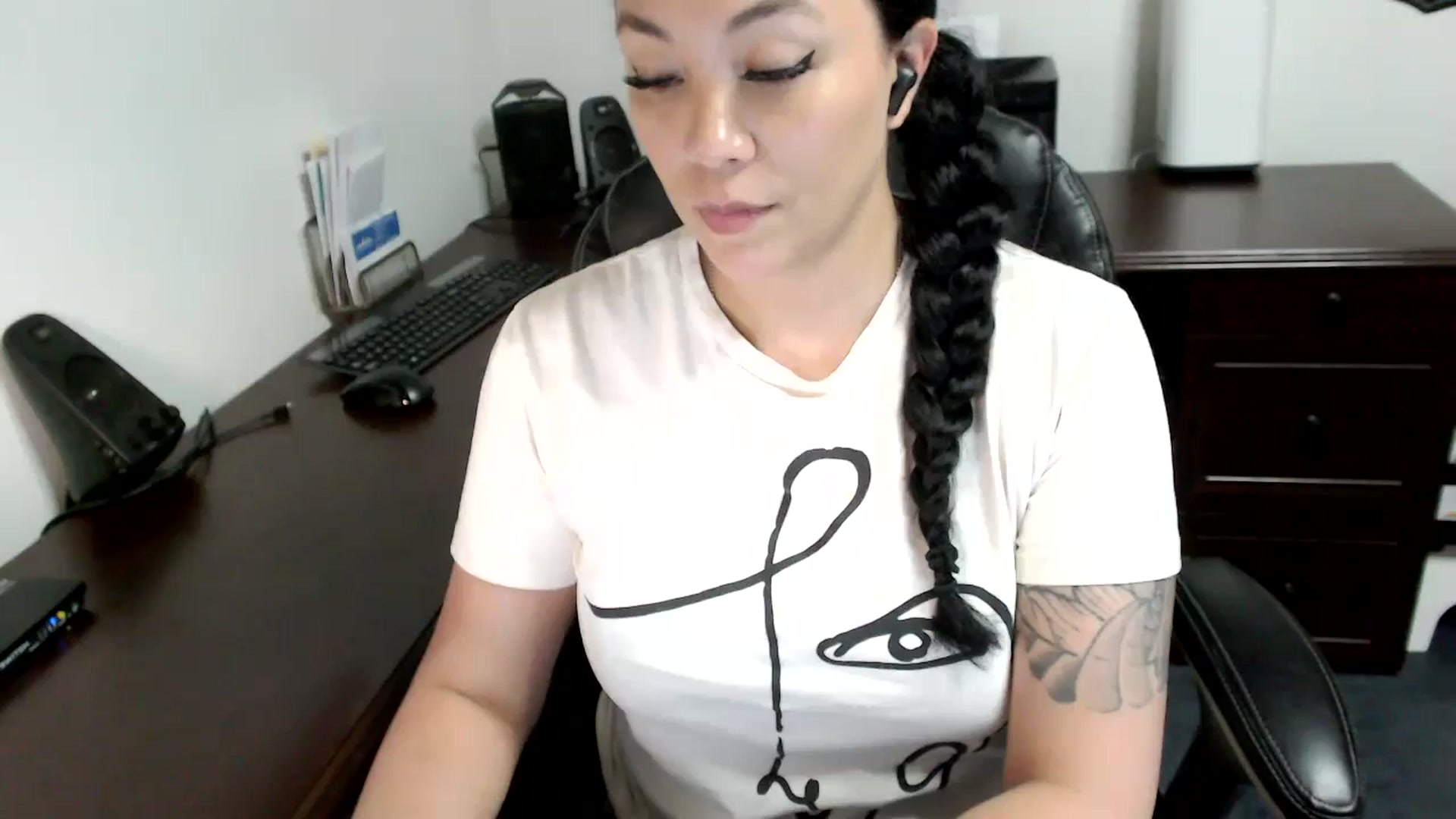 Gallery image thumbnail from MickaylaMoon's myfreecams stream on, 05/10/2024, 19:35 image 14 of 20