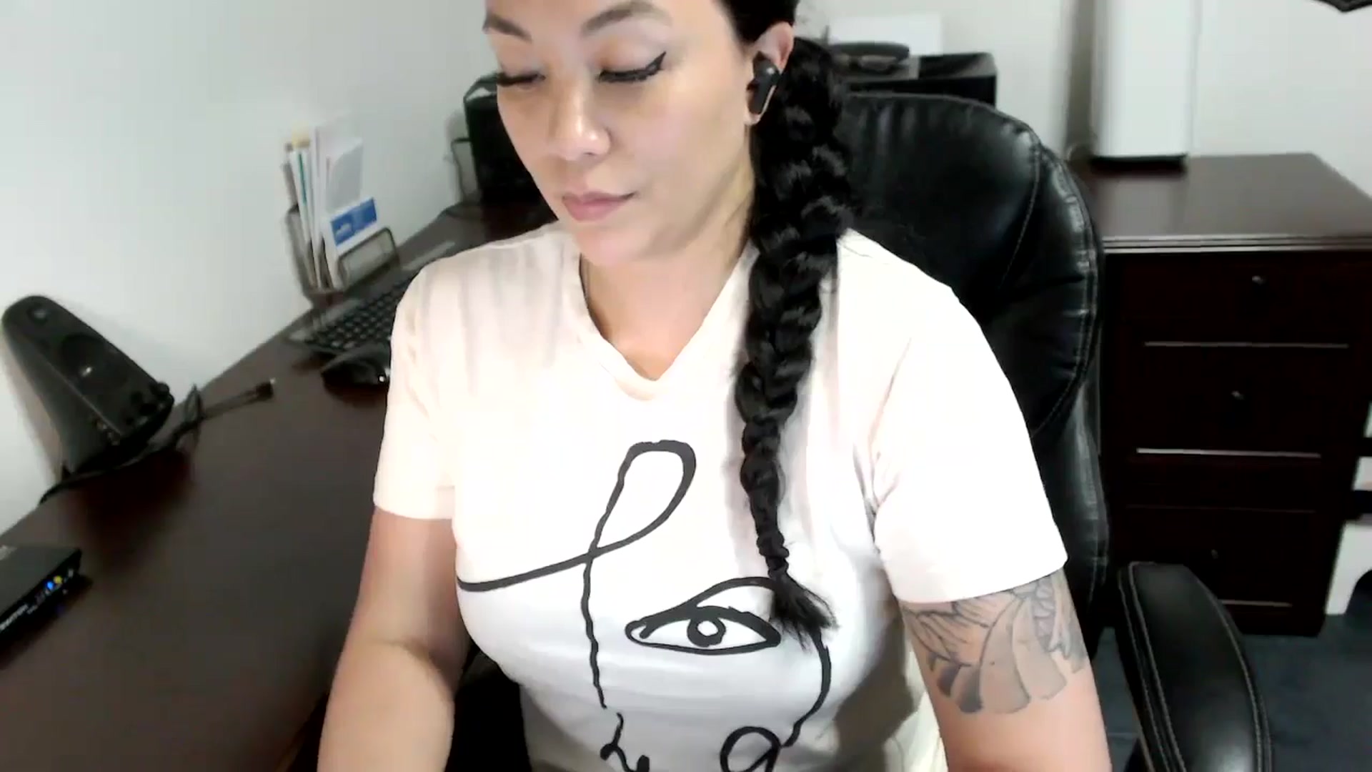 Gallery image thumbnail from MickaylaMoon's myfreecams stream on, 05/10/2024, 19:35 image 7 of 20