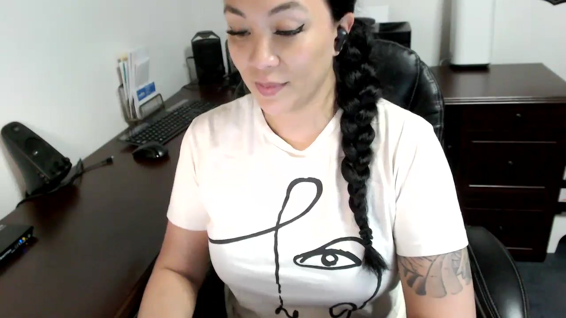 Gallery image thumbnail from MickaylaMoon's myfreecams stream on, 05/10/2024, 19:35 image 12 of 20