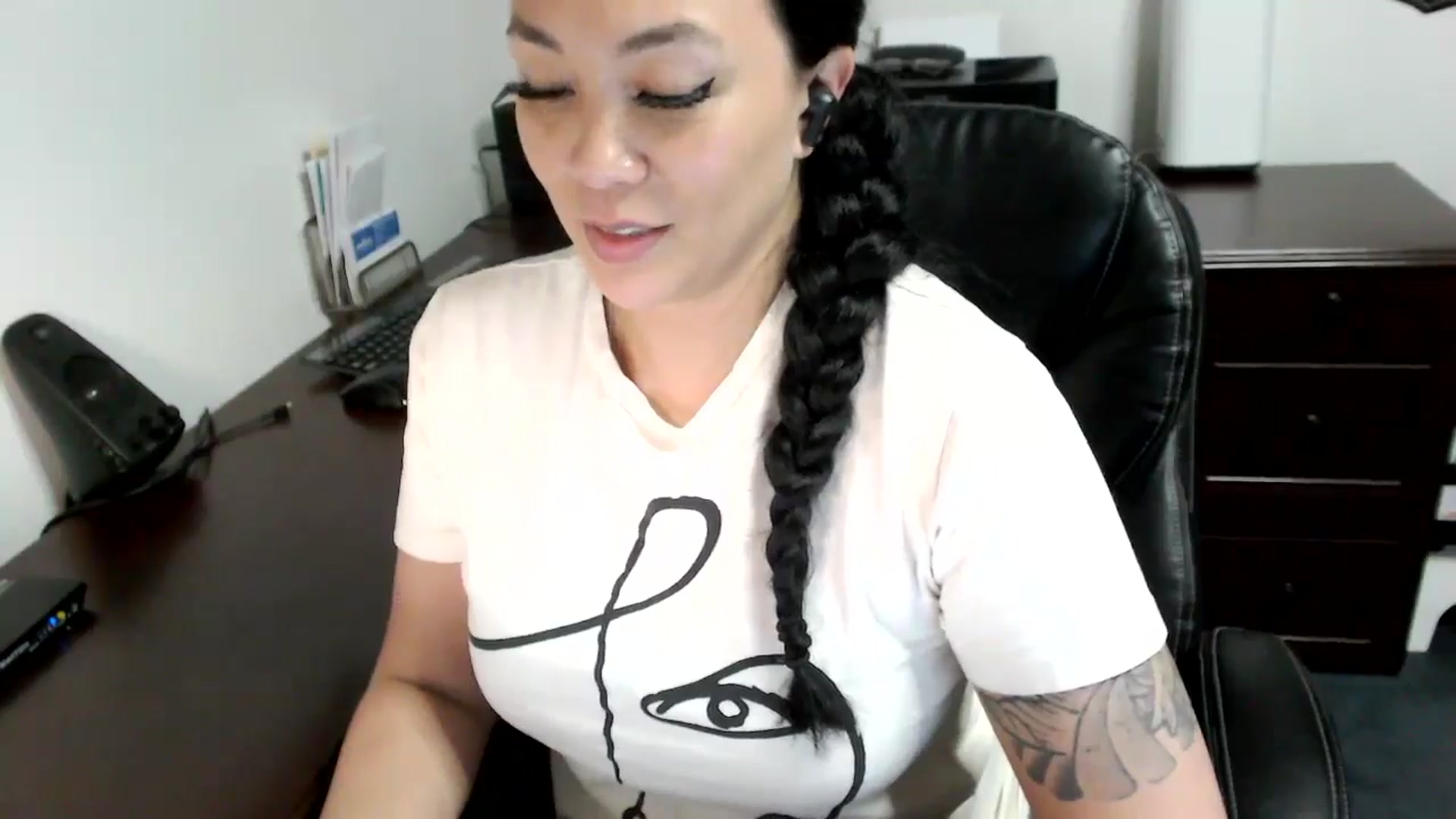 Gallery image thumbnail from MickaylaMoon's myfreecams stream on, 05/10/2024, 19:35 image 6 of 20