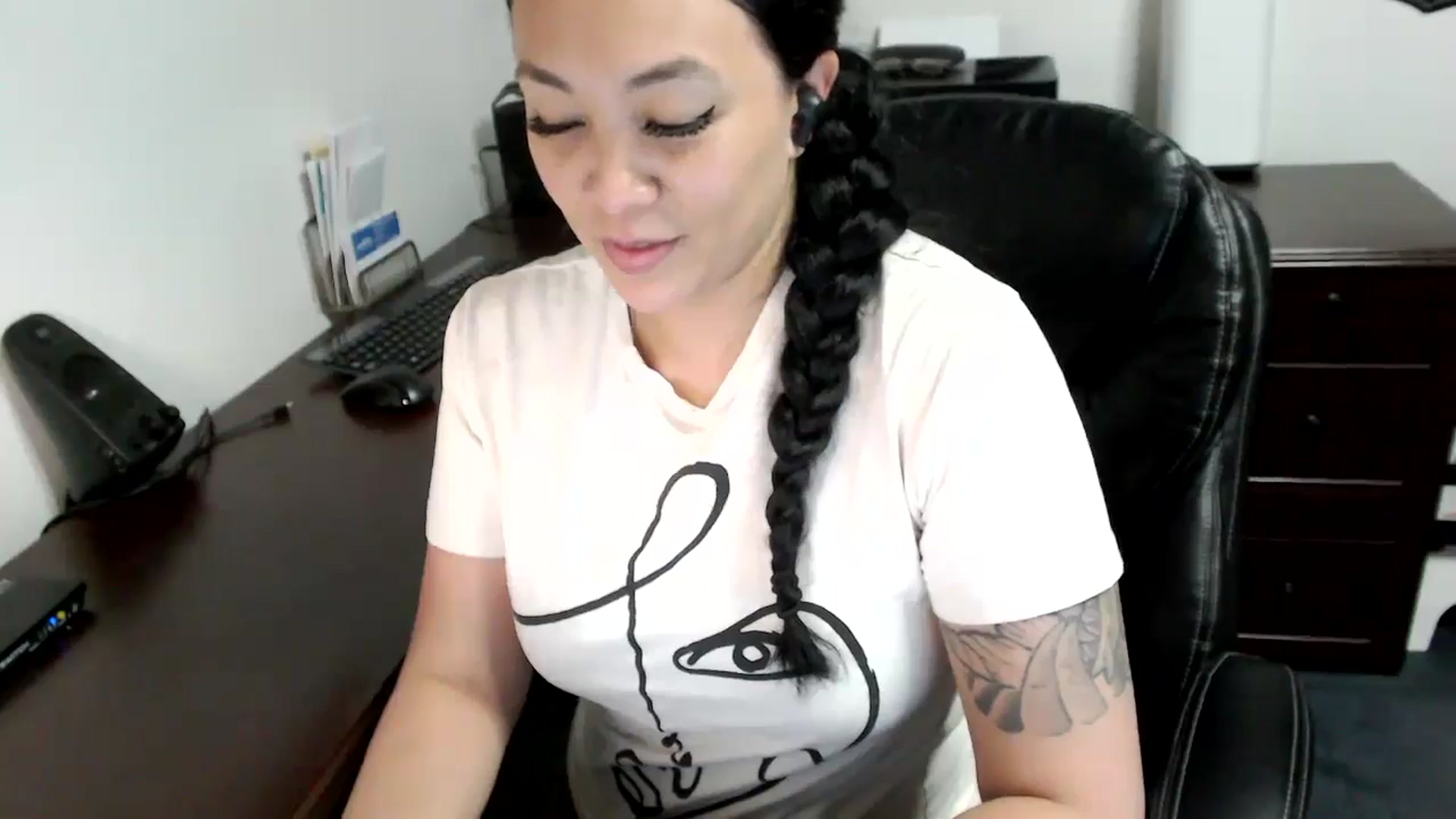 Gallery image thumbnail from MickaylaMoon's myfreecams stream on, 05/10/2024, 19:35 image 3 of 20