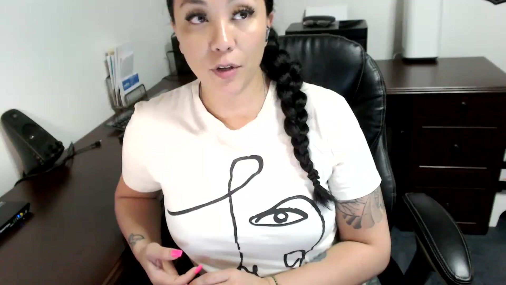 Gallery image thumbnail from MickaylaMoon's myfreecams stream on, 05/10/2024, 19:35 image 18 of 20