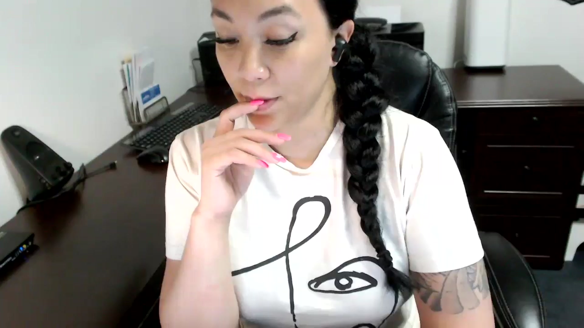 Gallery image thumbnail from MickaylaMoon's myfreecams stream on, 05/10/2024, 19:35 image 11 of 20