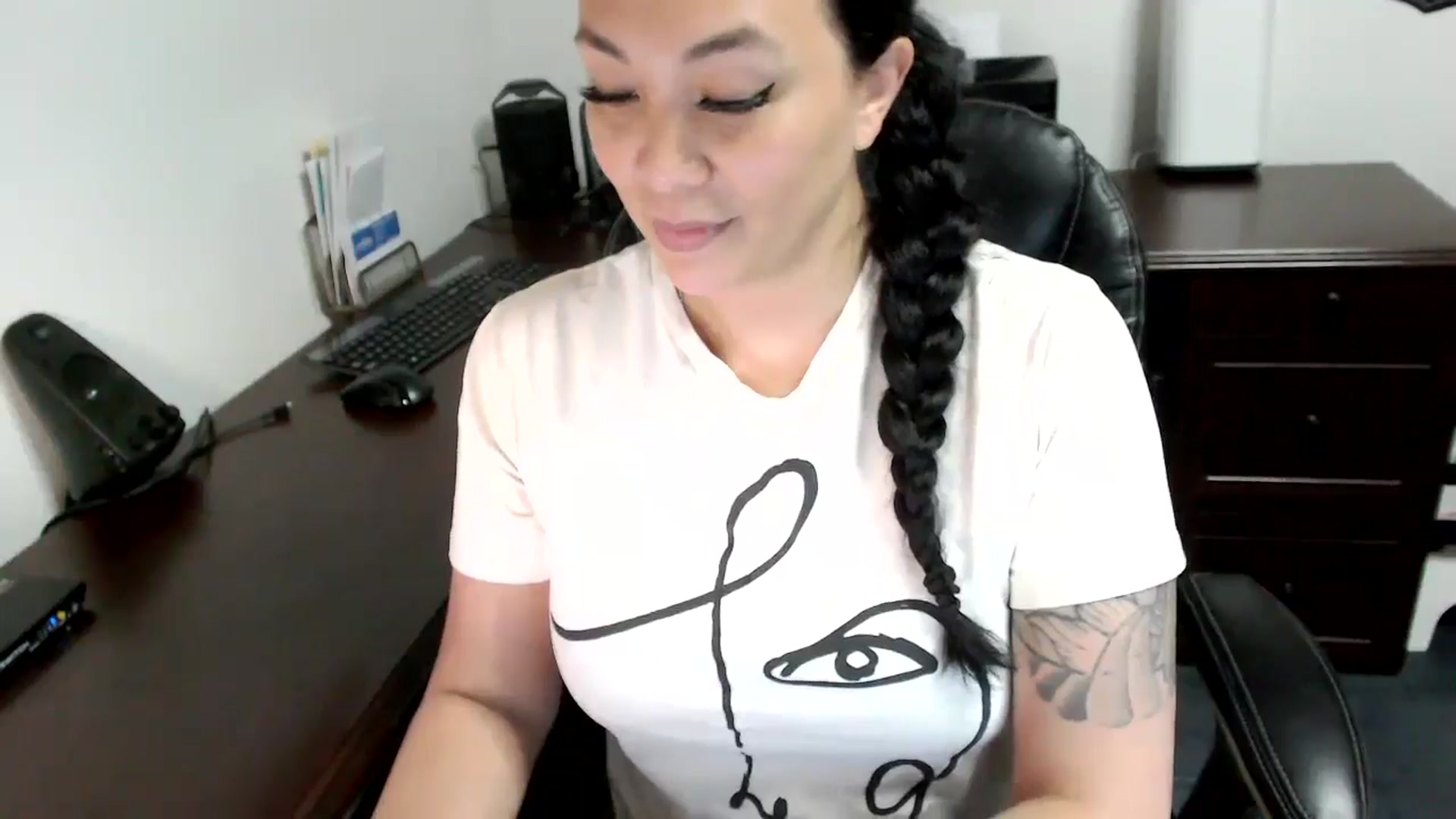 Gallery image thumbnail from MickaylaMoon's myfreecams stream on, 05/10/2024, 20:37 image 13 of 20