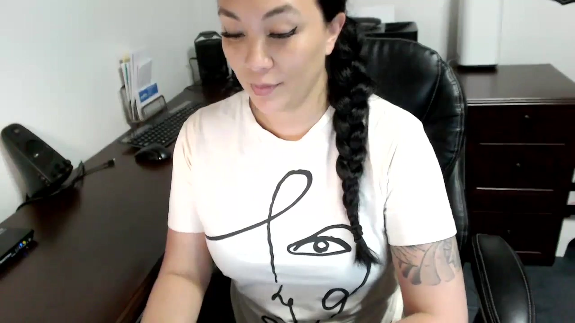 Gallery image thumbnail from MickaylaMoon's myfreecams stream on, 05/10/2024, 20:37 image 7 of 20