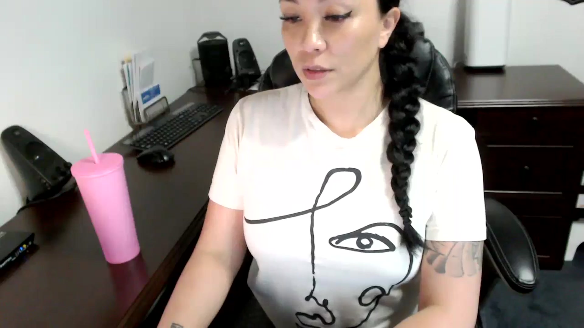 Gallery image thumbnail from MickaylaMoon's myfreecams stream on, 05/10/2024, 20:37 image 16 of 20