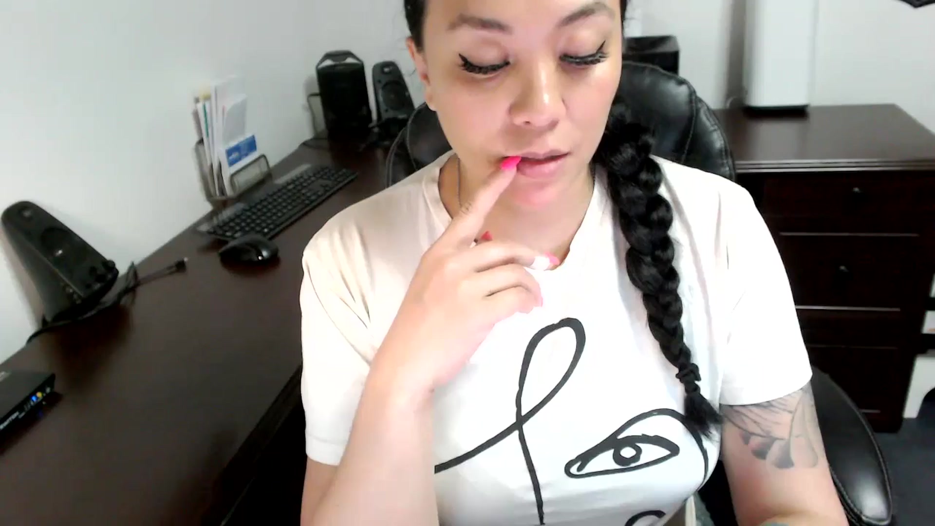 Gallery image thumbnail from MickaylaMoon's myfreecams stream on, 05/10/2024, 20:37 image 10 of 20
