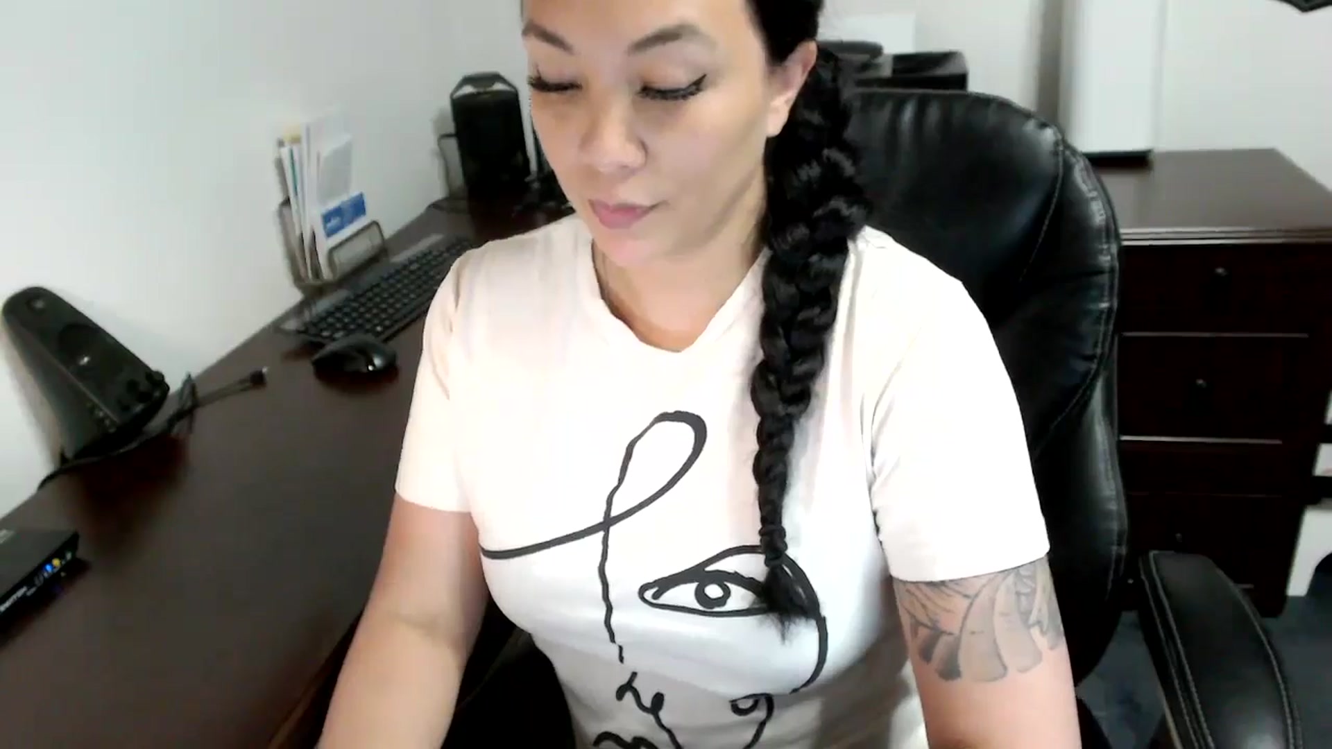 Gallery image thumbnail from MickaylaMoon's myfreecams stream on, 05/10/2024, 20:37 image 5 of 20