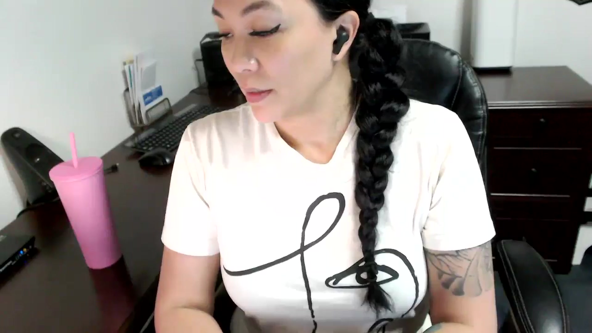 Gallery image thumbnail from MickaylaMoon's myfreecams stream on, 05/10/2024, 20:37 image 3 of 20