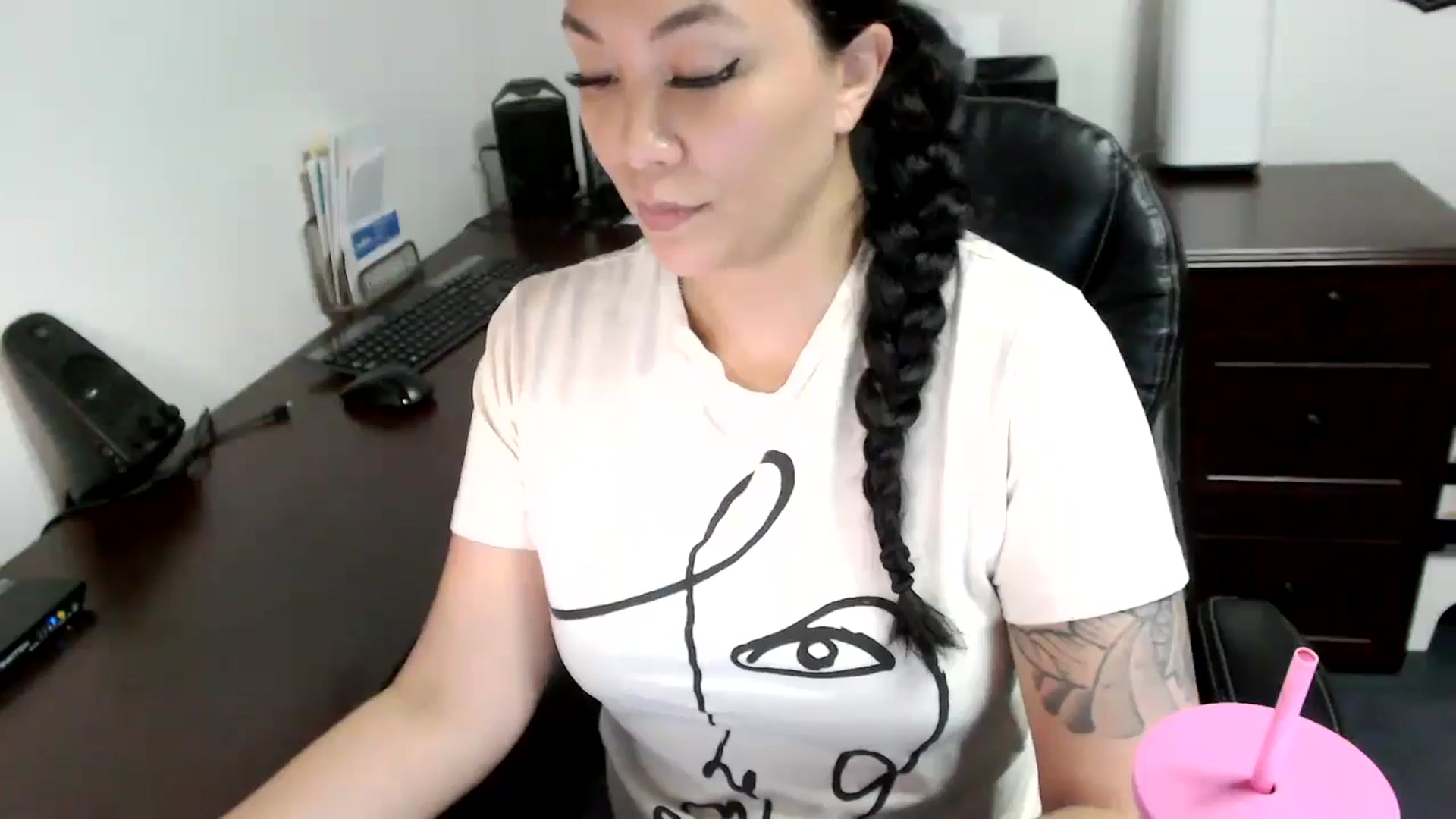 Gallery image thumbnail from MickaylaMoon's myfreecams stream on, 05/10/2024, 20:37 image 14 of 20
