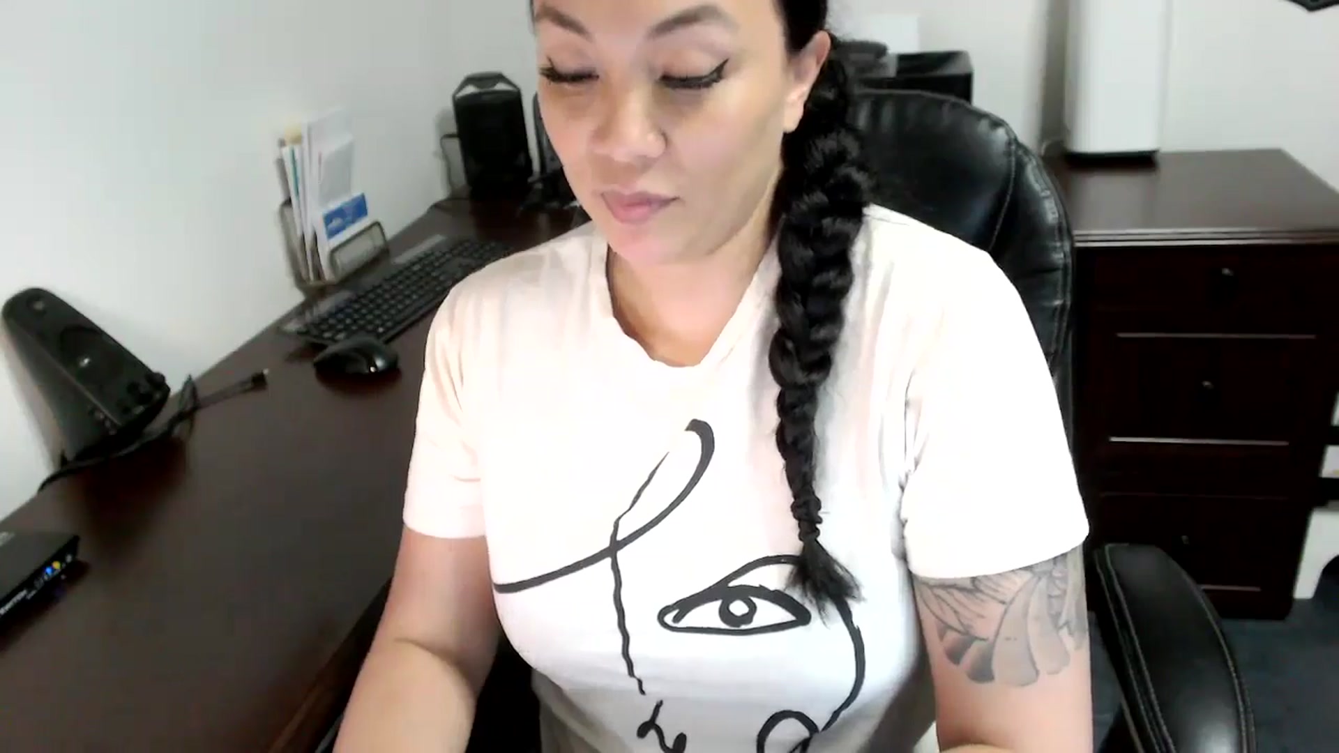 Gallery image thumbnail from MickaylaMoon's myfreecams stream on, 05/10/2024, 20:37 image 12 of 20