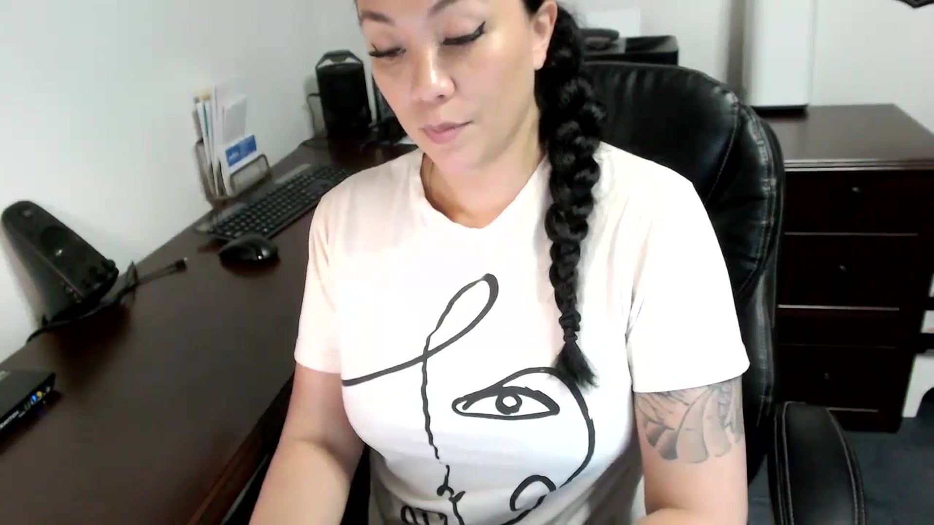 Gallery image thumbnail from MickaylaMoon's myfreecams stream on, 05/10/2024, 20:37 image 11 of 20