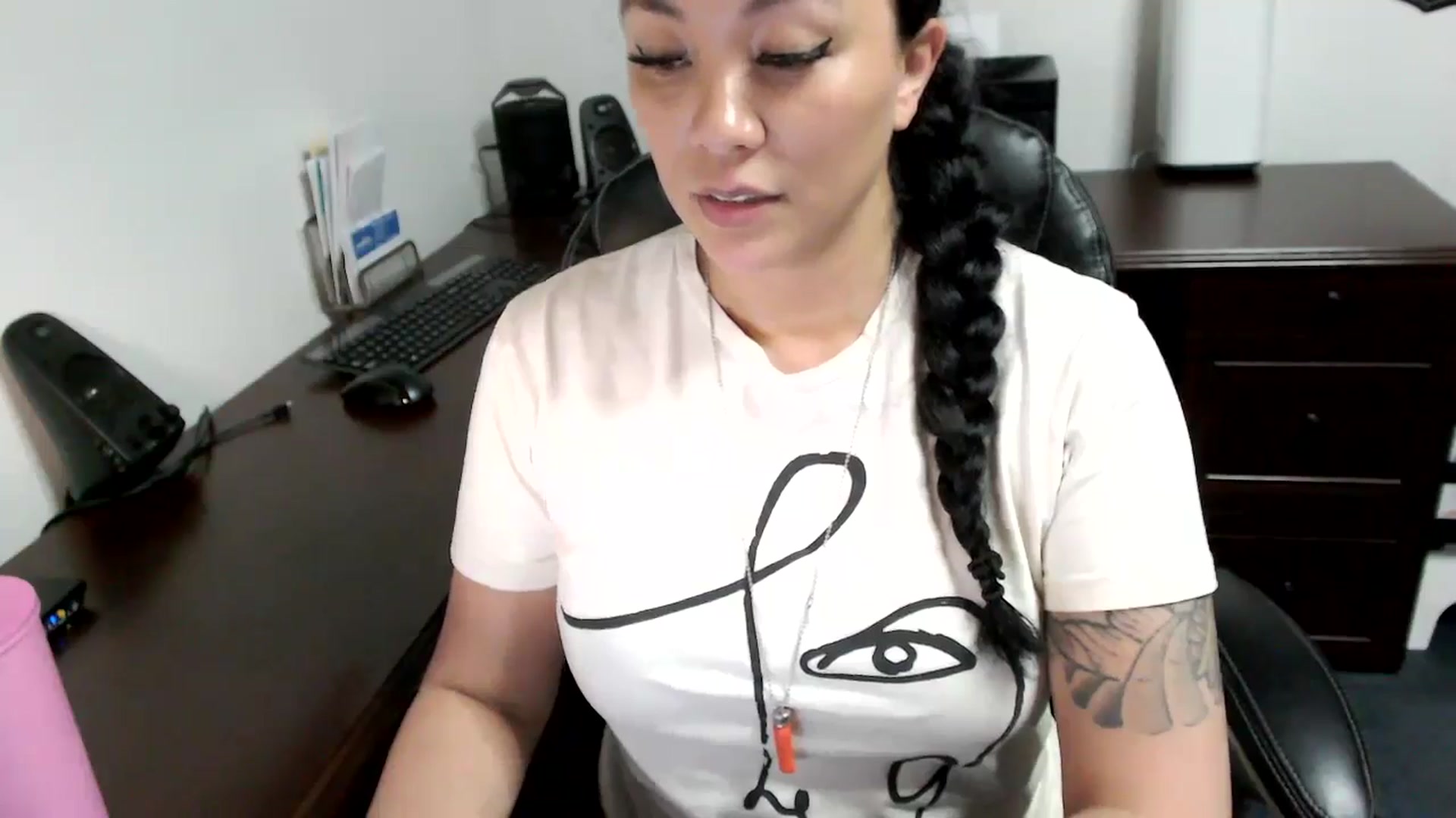 Gallery image thumbnail from MickaylaMoon's myfreecams stream on, 05/10/2024, 21:05 image 11 of 20