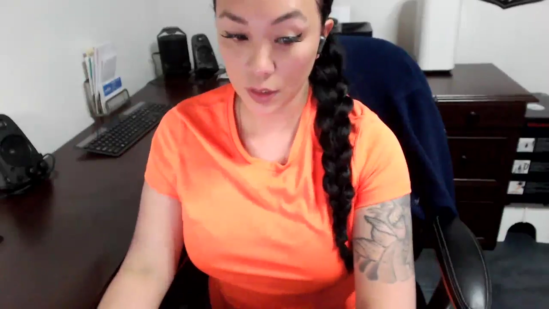 Gallery image thumbnail from MickaylaMoon's myfreecams stream on, 05/13/2024, 16:37 image 5 of 20