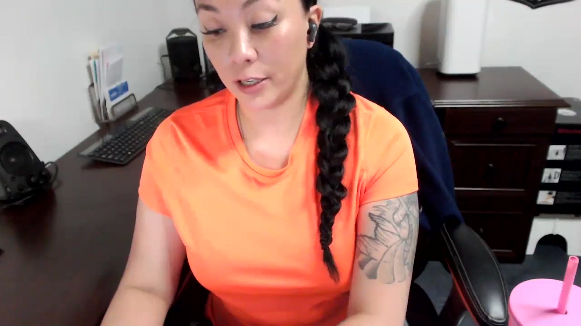 Gallery image thumbnail from MickaylaMoon's myfreecams stream on, 05/13/2024, 16:37 image 15 of 20