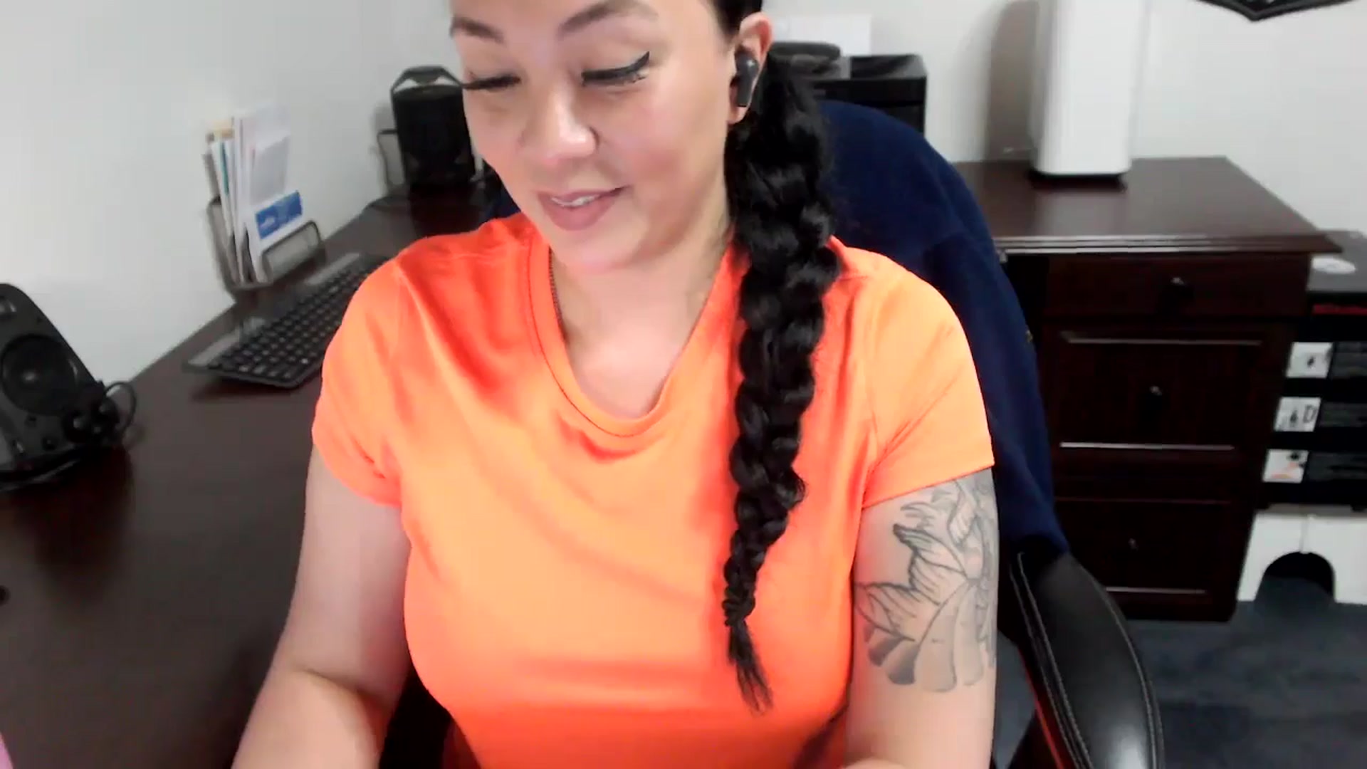 Gallery image thumbnail from MickaylaMoon's myfreecams stream on, 05/13/2024, 16:37 image 16 of 20