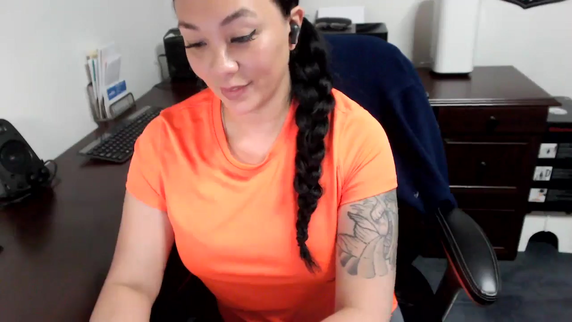 Gallery image thumbnail from MickaylaMoon's myfreecams stream on, 05/13/2024, 16:37 image 13 of 20