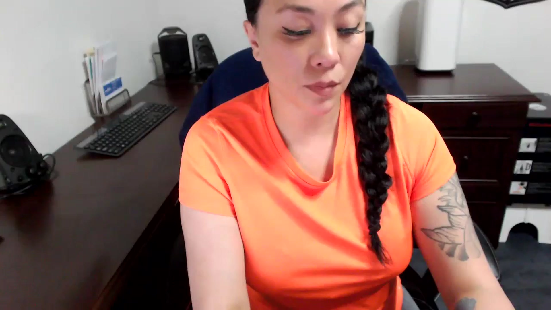 Gallery image thumbnail from MickaylaMoon's myfreecams stream on, 05/13/2024, 16:37 image 6 of 20