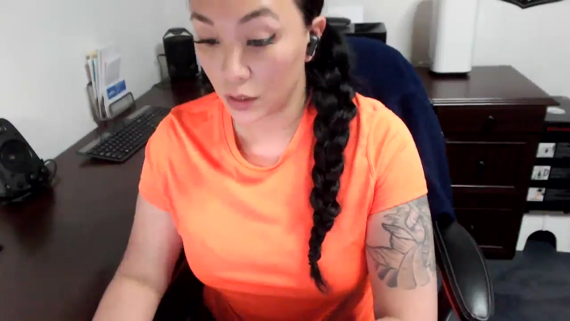 Gallery image thumbnail from MickaylaMoon's myfreecams stream on, 05/13/2024, 16:37 image 19 of 20