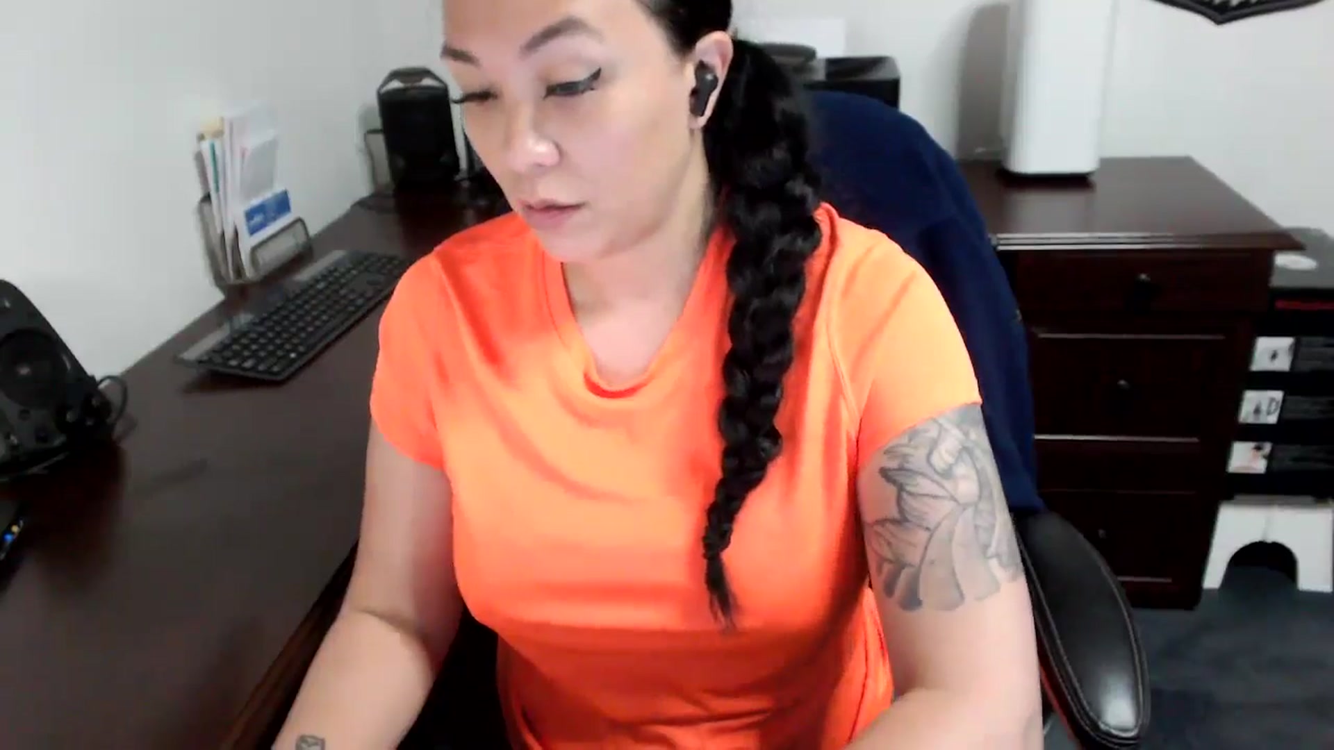 Gallery image thumbnail from MickaylaMoon's myfreecams stream on, 05/13/2024, 18:53 image 20 of 20