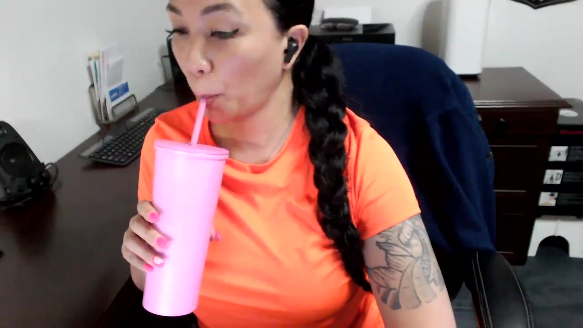 Gallery image thumbnail from MickaylaMoon's myfreecams stream on, 05/13/2024, 18:53 image 4 of 20