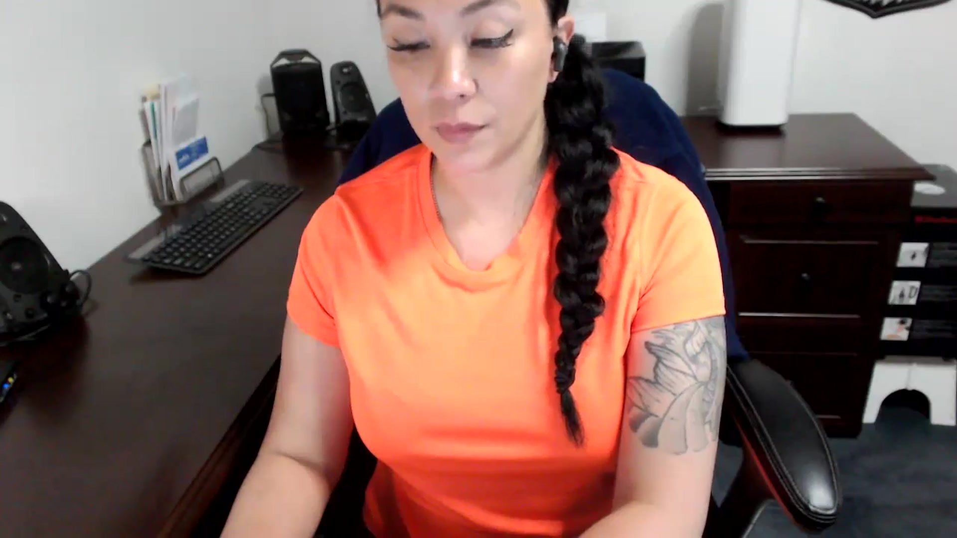 Gallery image thumbnail from MickaylaMoon's myfreecams stream on, 05/13/2024, 18:53 image 14 of 20