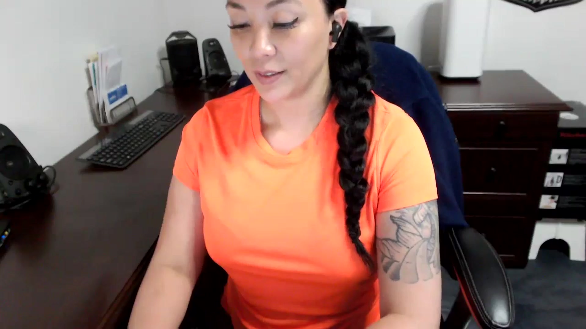 Gallery image thumbnail from MickaylaMoon's myfreecams stream on, 05/13/2024, 18:53 image 13 of 20