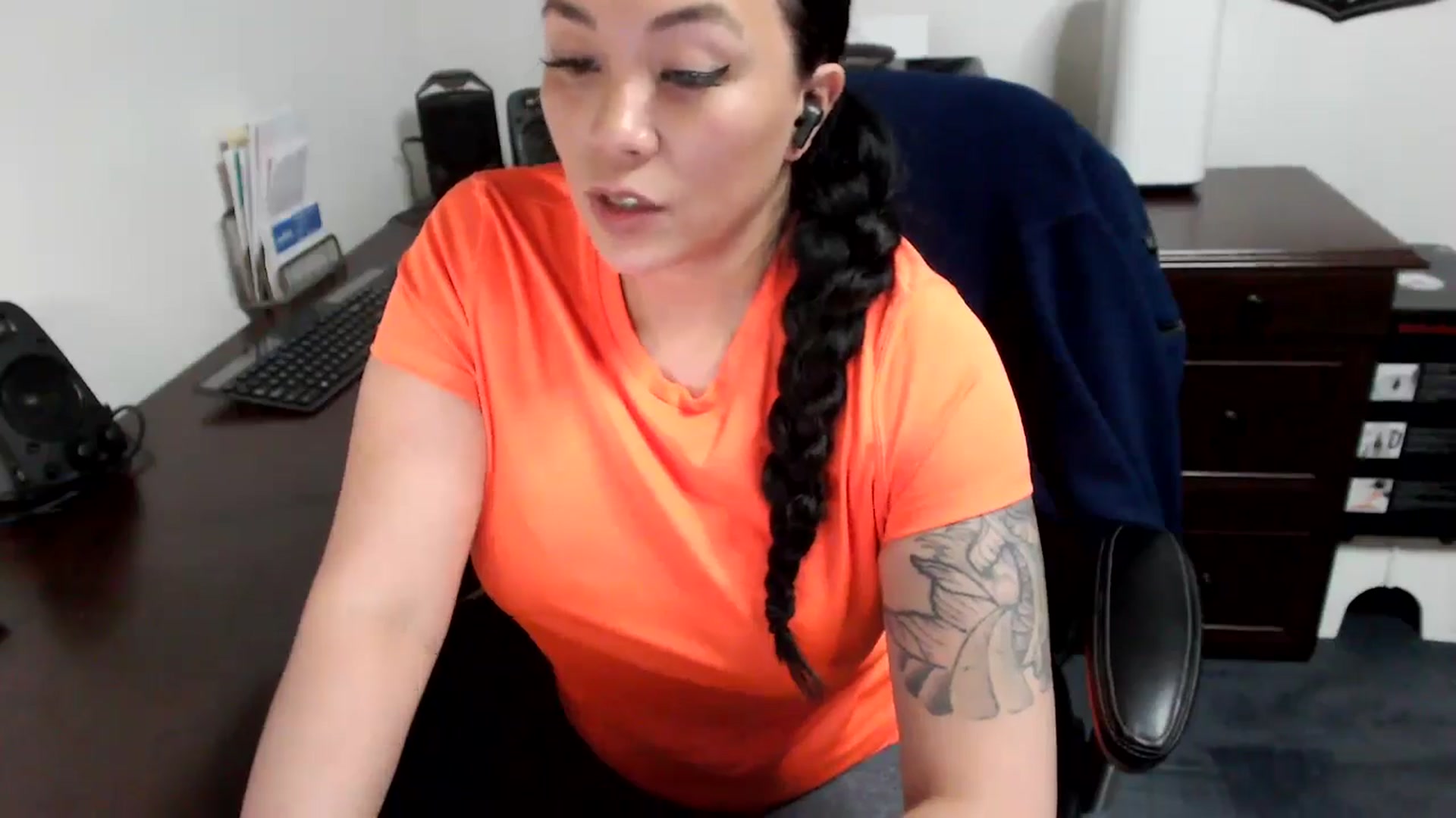 Gallery image thumbnail from MickaylaMoon's myfreecams stream on, 05/13/2024, 18:53 image 3 of 20